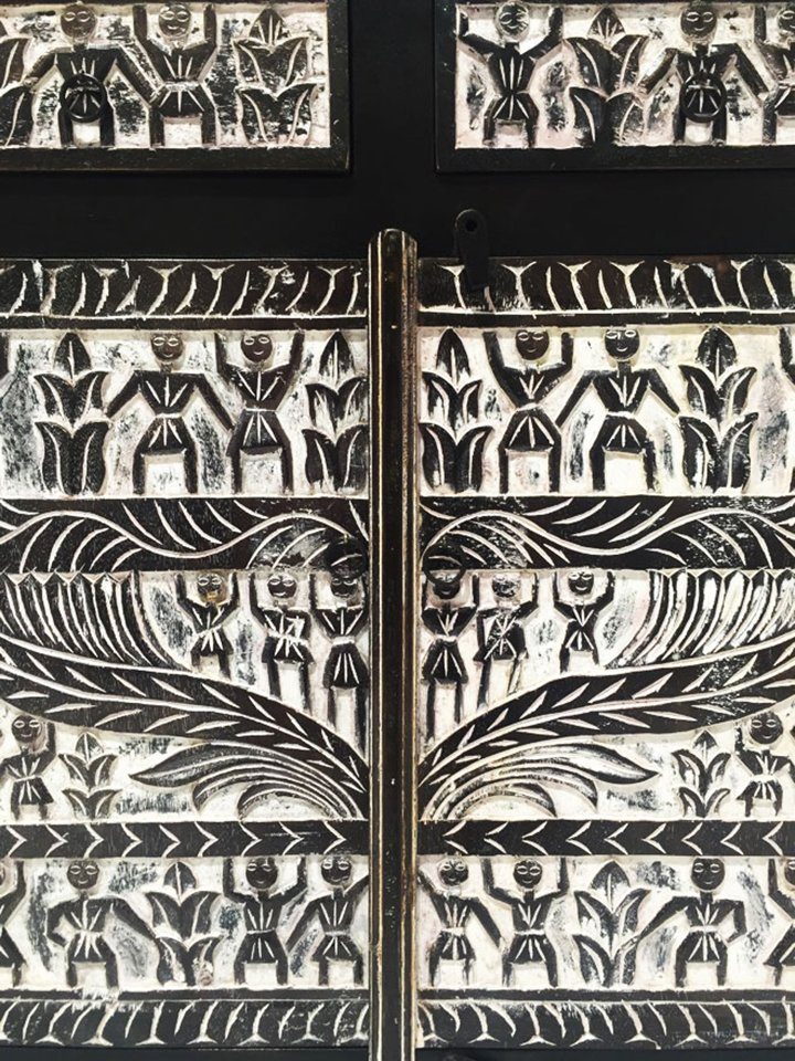 Marrakesch Orient & Mediterran Interior Kommode Afrikanische Kommode Simba edel aus Akazienholz in Schwarz-Weiß 93 cm (1 St), Handarbeit