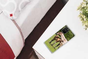 MuchoWow Handyhülle Pferde - Gras - Schatten, Phone Case, Handyhülle Samsung Galaxy S10 Lite, Silikon, Schutzhülle