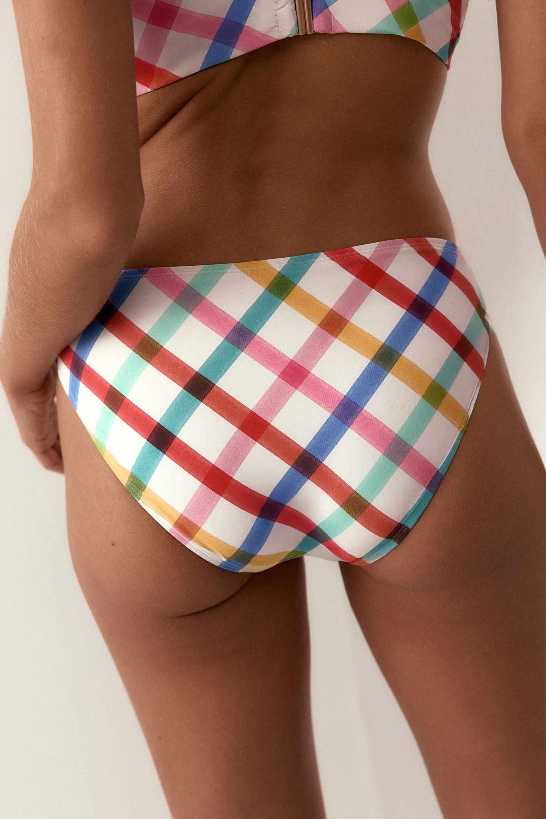 Next Bikini-Hose Bikinihose mit hohem Beinausschnitt und V-Front (1-St) günstig online kaufen