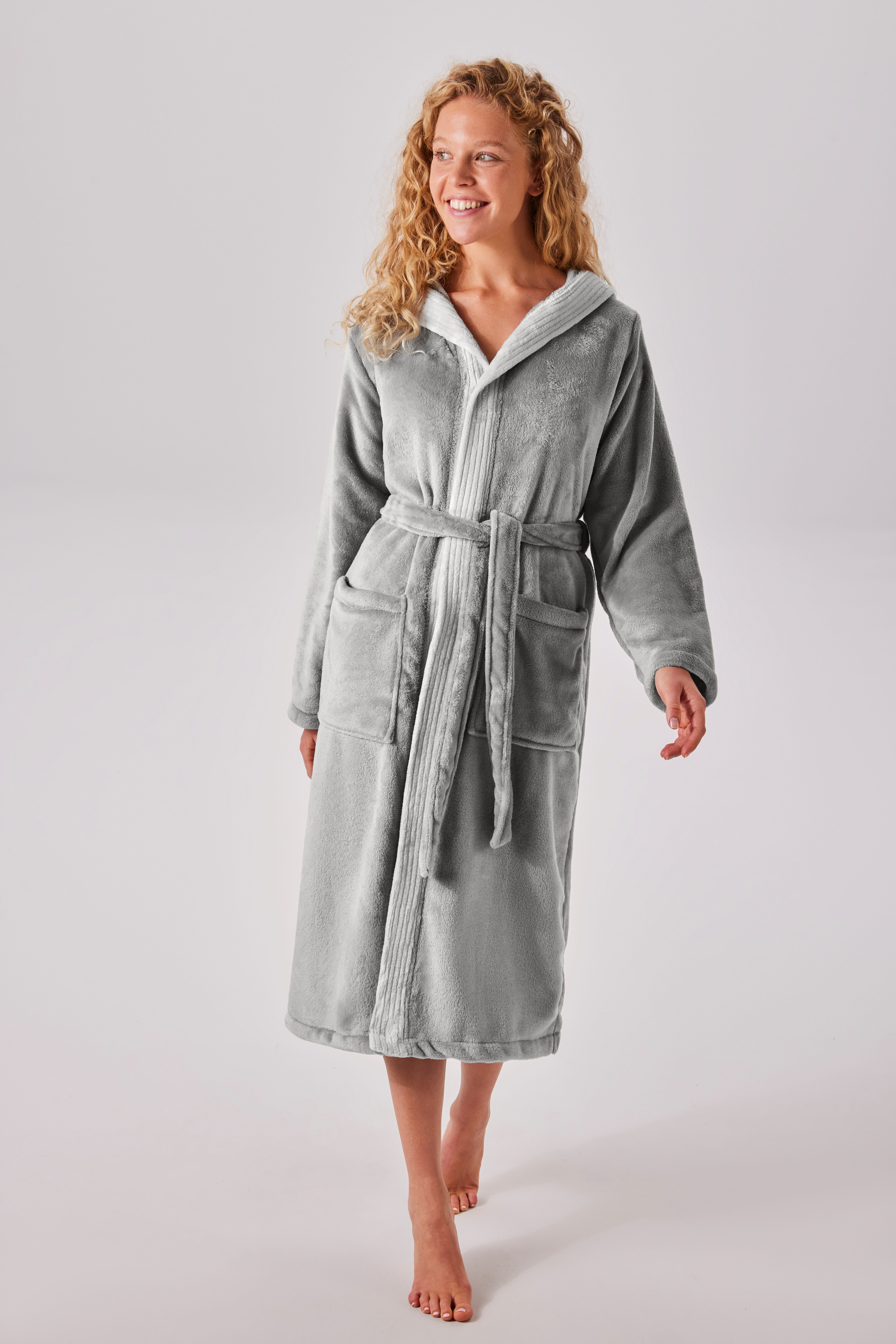 OTTO home Unisex-Bademantel Miia, ideal für Sauna, Spa & im Urlaub, Langform, Microfaser, Kapuze, Gürtel, weich und kuschelig, plüsch, für Damen und Herren, S-X – Bild 3 von 5