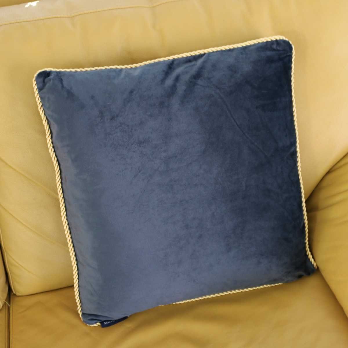 Mars in More & Samt-Kissen 45x45cm Dekokissen Mars Blue, mit & Gold-Paspelierung Navy ca More