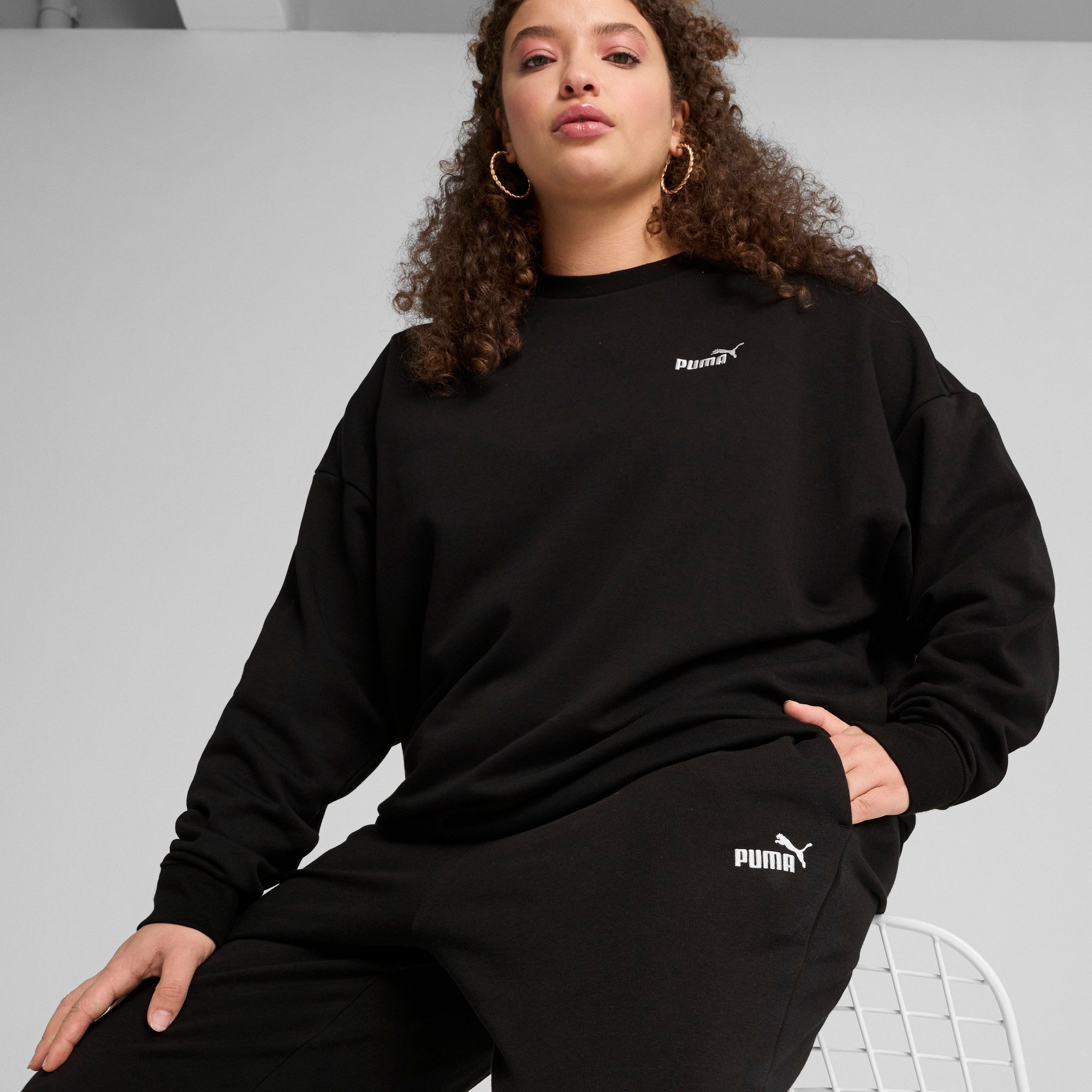 PUMA Trainingshose ESS SMALL NO 1 LOGO SWEATPANTS TR OP aus French Terry, mit Eingrifftaschen, Regular Fit