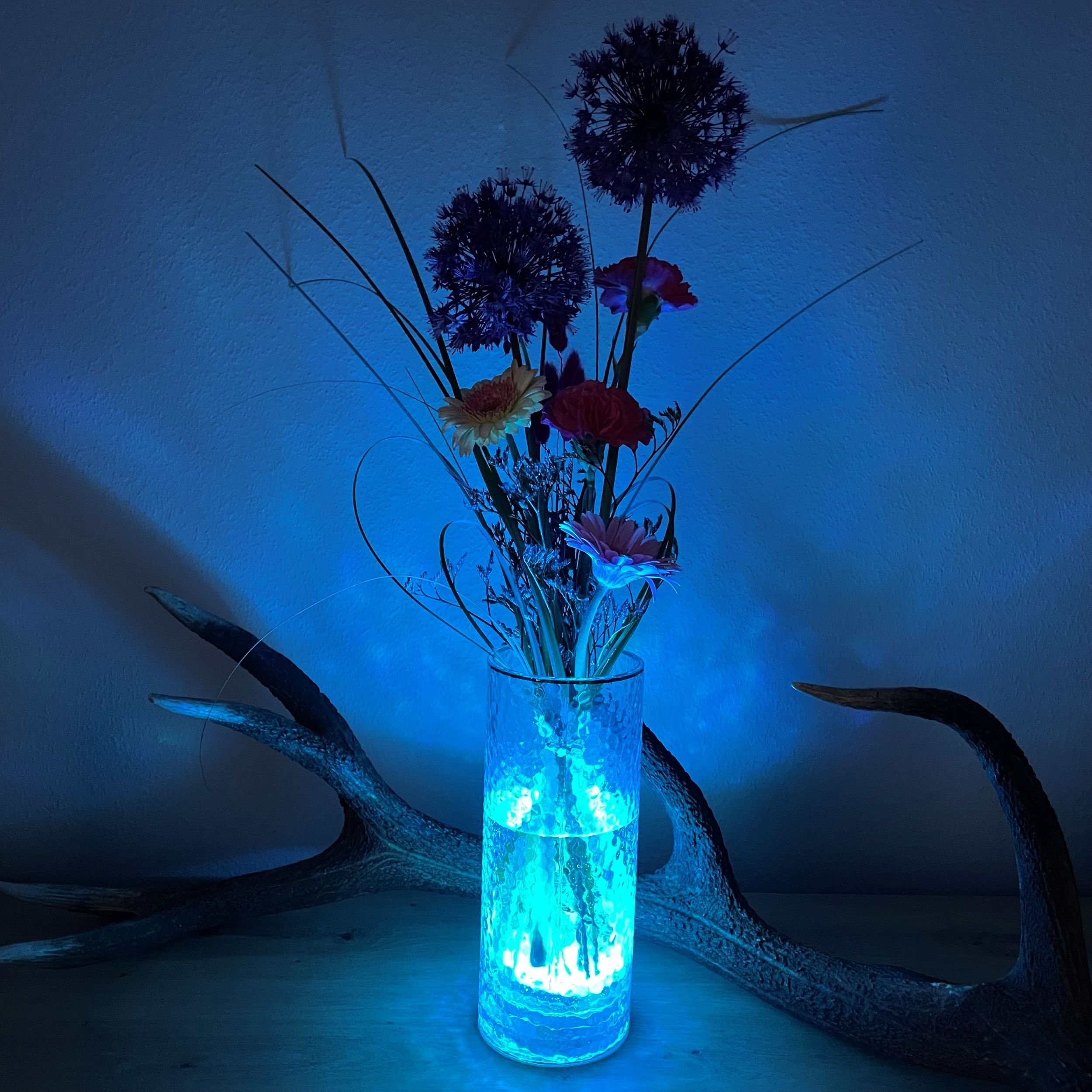 Große 2-, Hammerschlag hoch mit LED-Unterwasserbeleuchtung LEDs, ECKIG herausnehmbar), 25 oder 12 Glasvase cm 6-Stunden-Timer, (LEDs 4- Online-Fuchs Tischvase RGB,