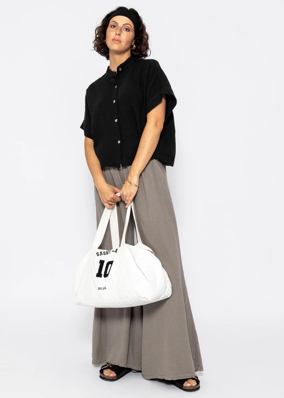 SASSYCLASSY Langarmbluse Musselin Bluse Kurzarm für Damen Musselinbluse im verkürztem Schnitt mit Stehkragen Hellbeige Schwarz