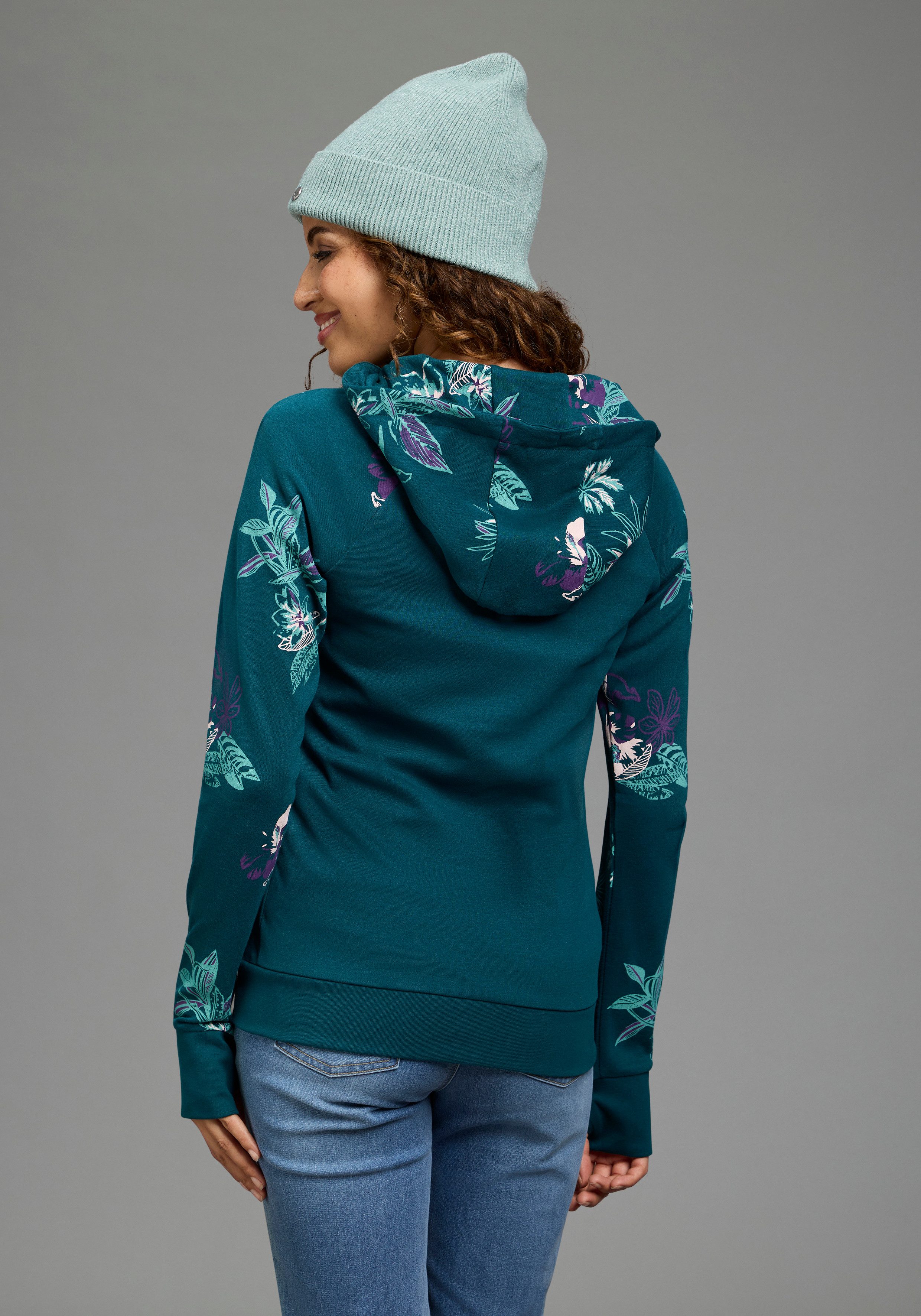 KangaROOS Kapuzensweatjacke hüftbedeckende Länge, figurbetonte Passform, mit Kordelzug