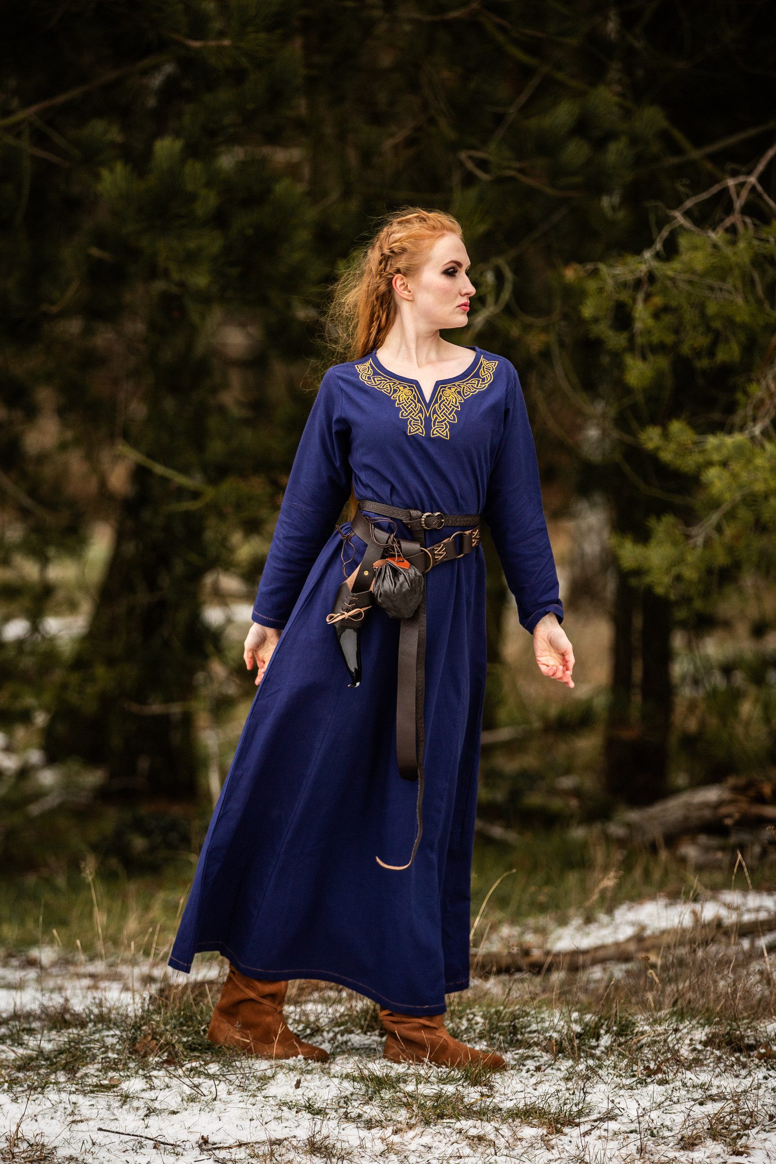 Leonardo Carbone Wikinger-Kostüm Kleid "Aslaug" mit Stickerei am Ausschnitt, kunstvolle Stickerei, weiche Baumwolle