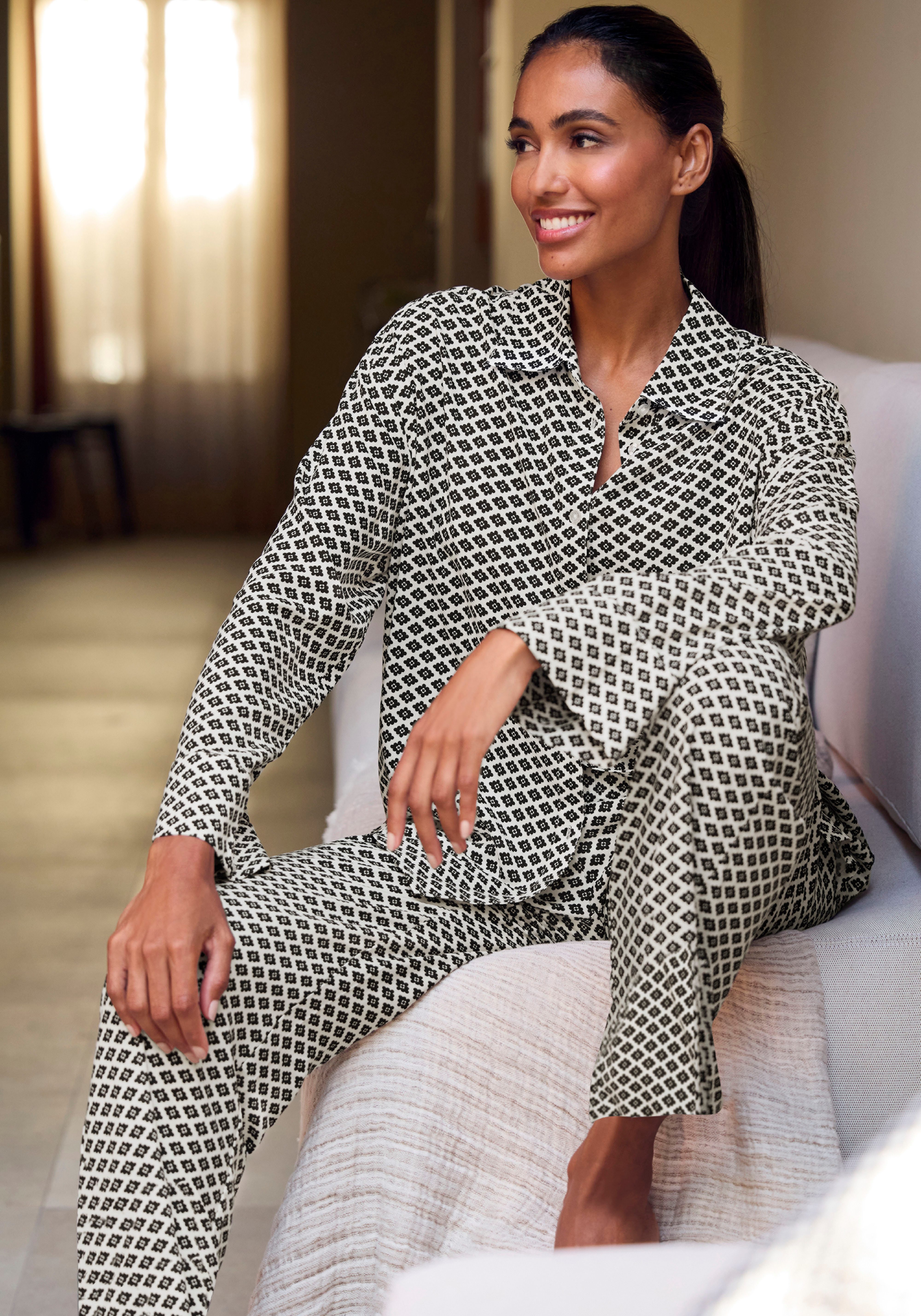 LASCANA Pyjamahose mit edlem Allover-Muster