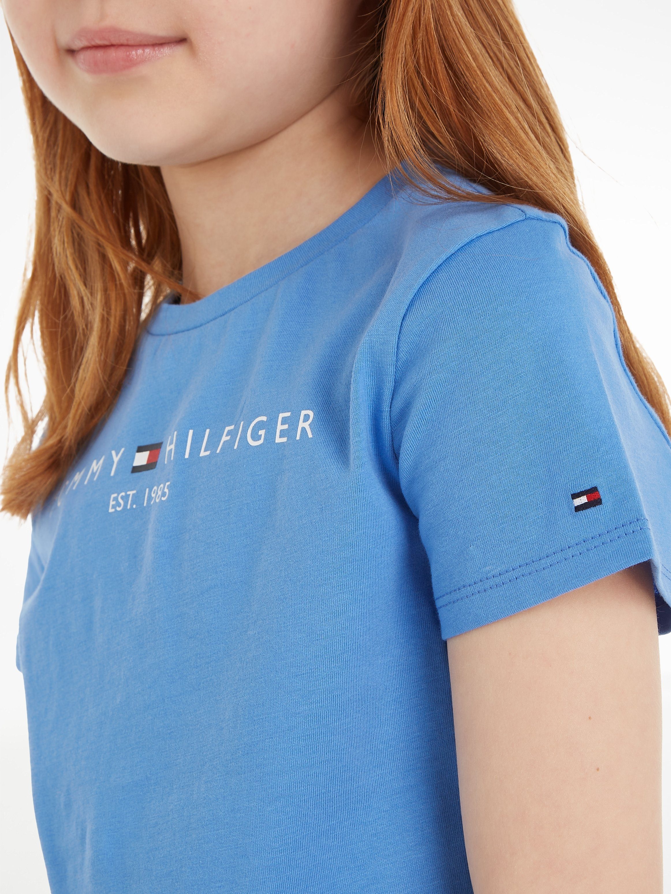 Tommy Hilfiger Kurzarmshirt ESSENTIAL S/S Nähten (1-tlg) Blue farbharmonischen mit TEE Spell1