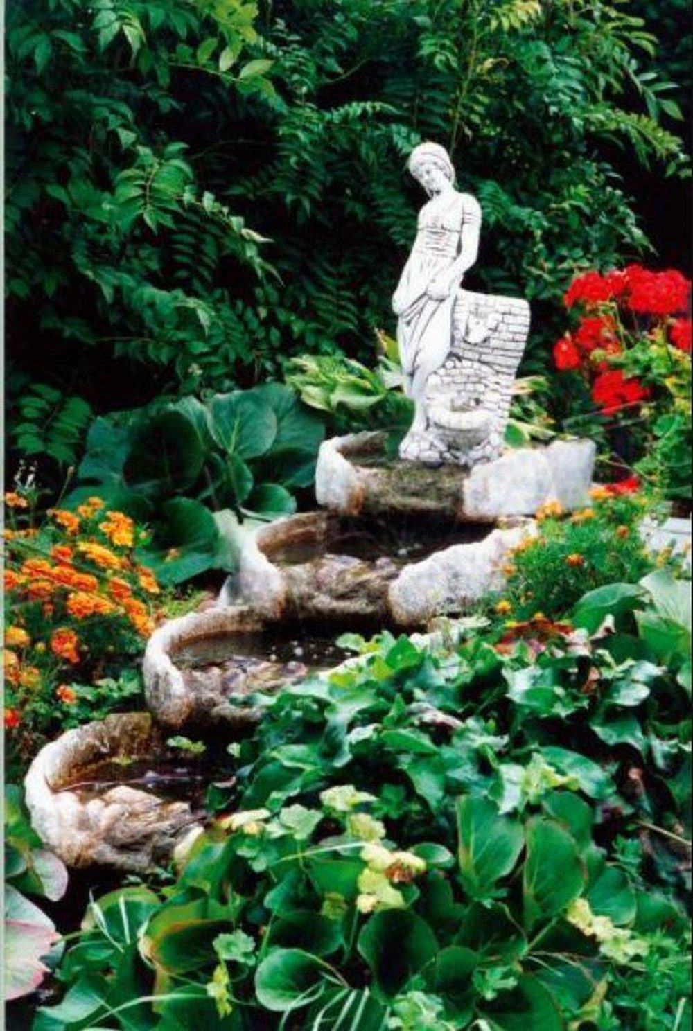 JVmoebel Dekovase Blumenkübel aus Keramik in Grau mit dekorativem Design, Made in Europa