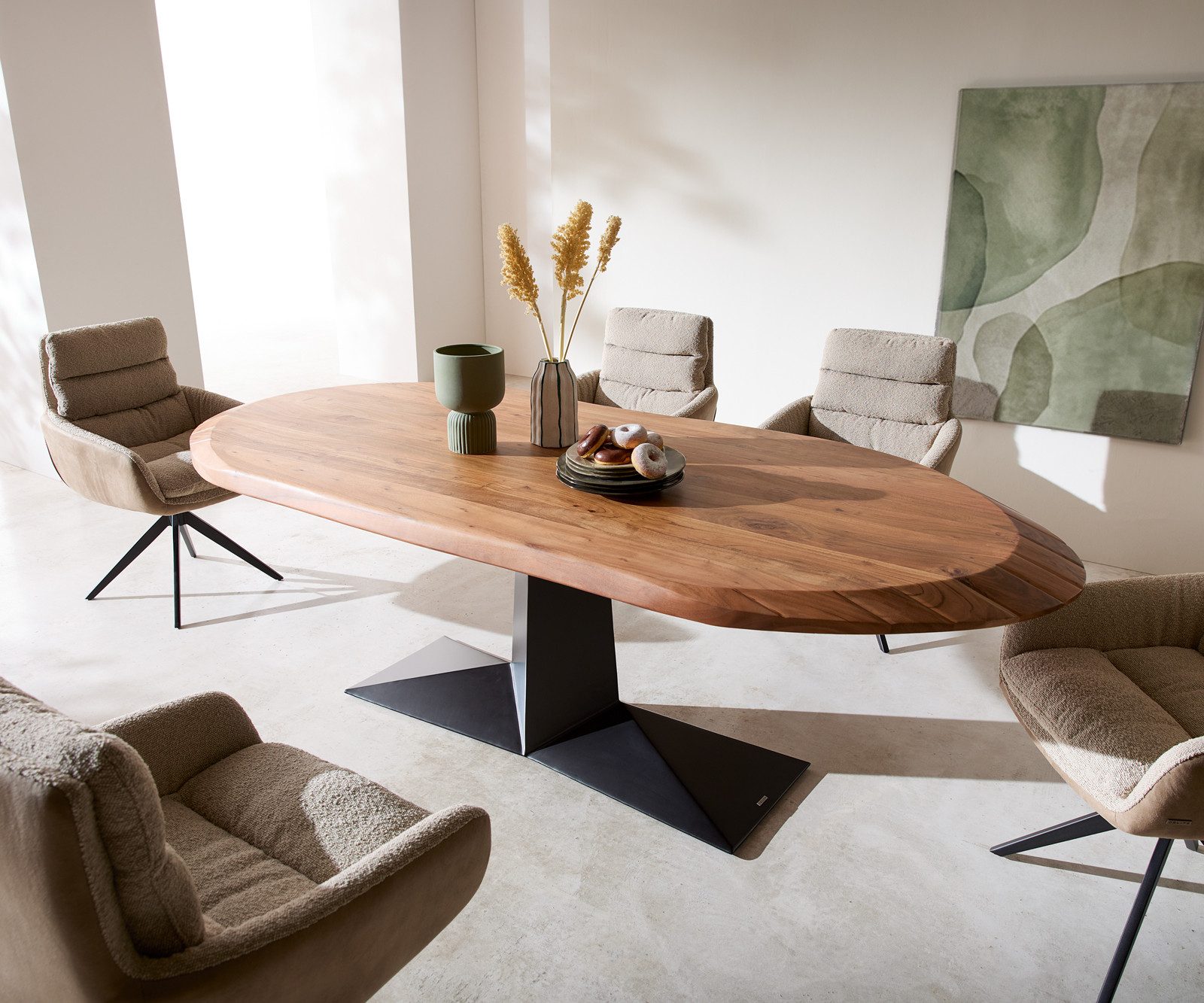 DELIFE Esstisch Aithon, Akazie Braun Metallgestell Schwarz 240x105 cm Oval Esstisch