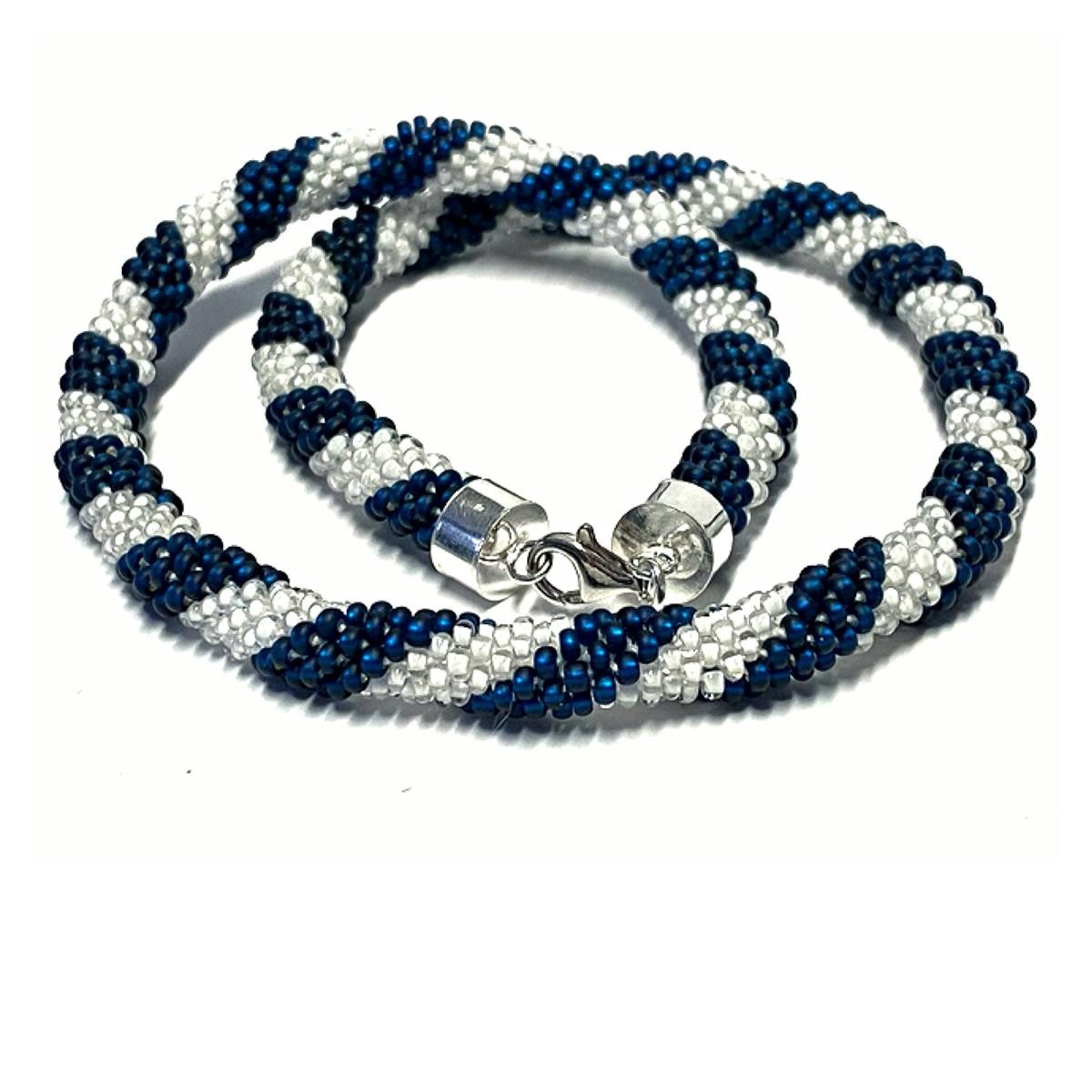 Kette ohne Anhänger tolle Häkelkette blau / weiß mit 925 Silber Verschluß 46 cm Handarbeit