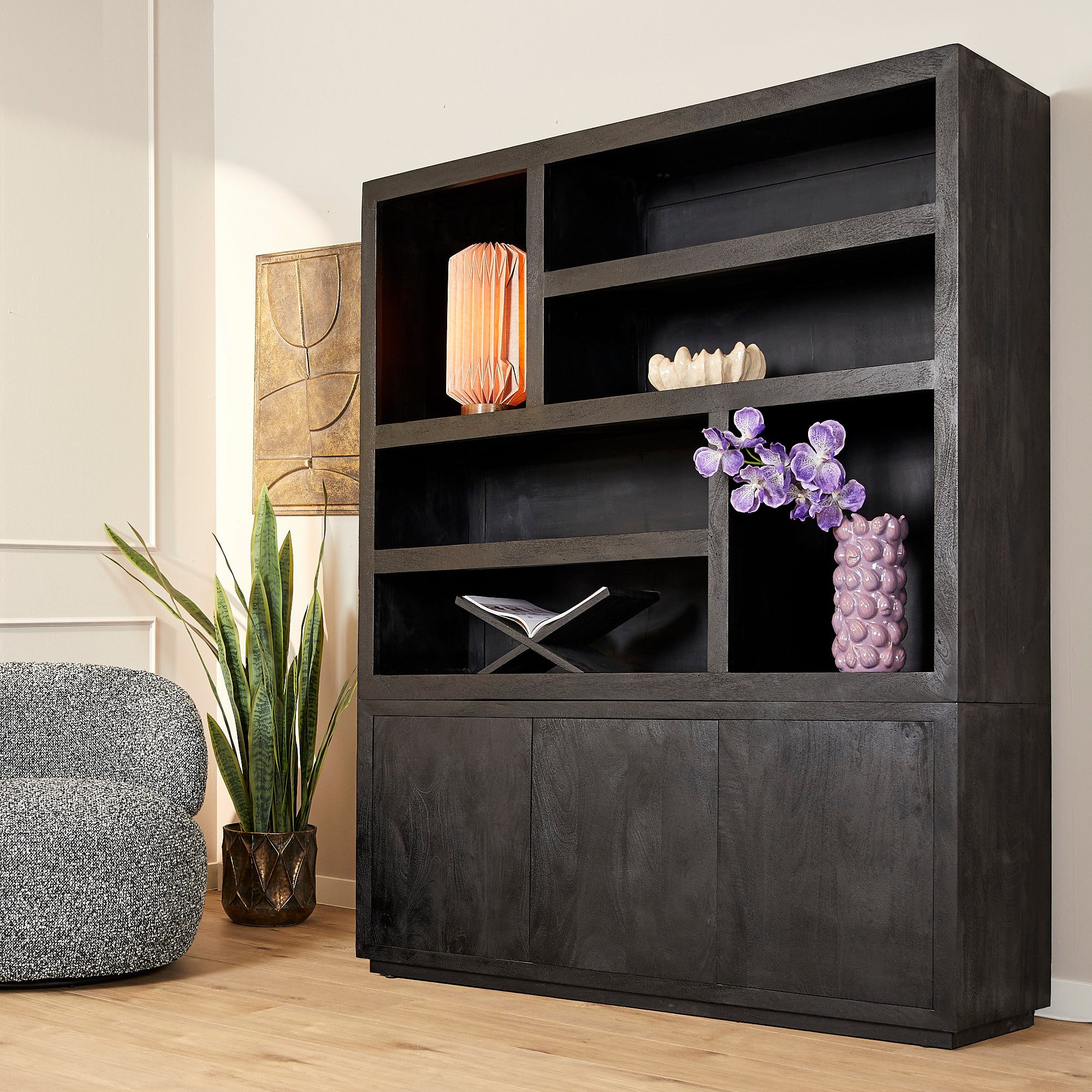 Villa Möbel Regal, Packung 1-tlg., aus Mangoholz tiefschwarz lackiert mit Fächern und grifflosen Türen