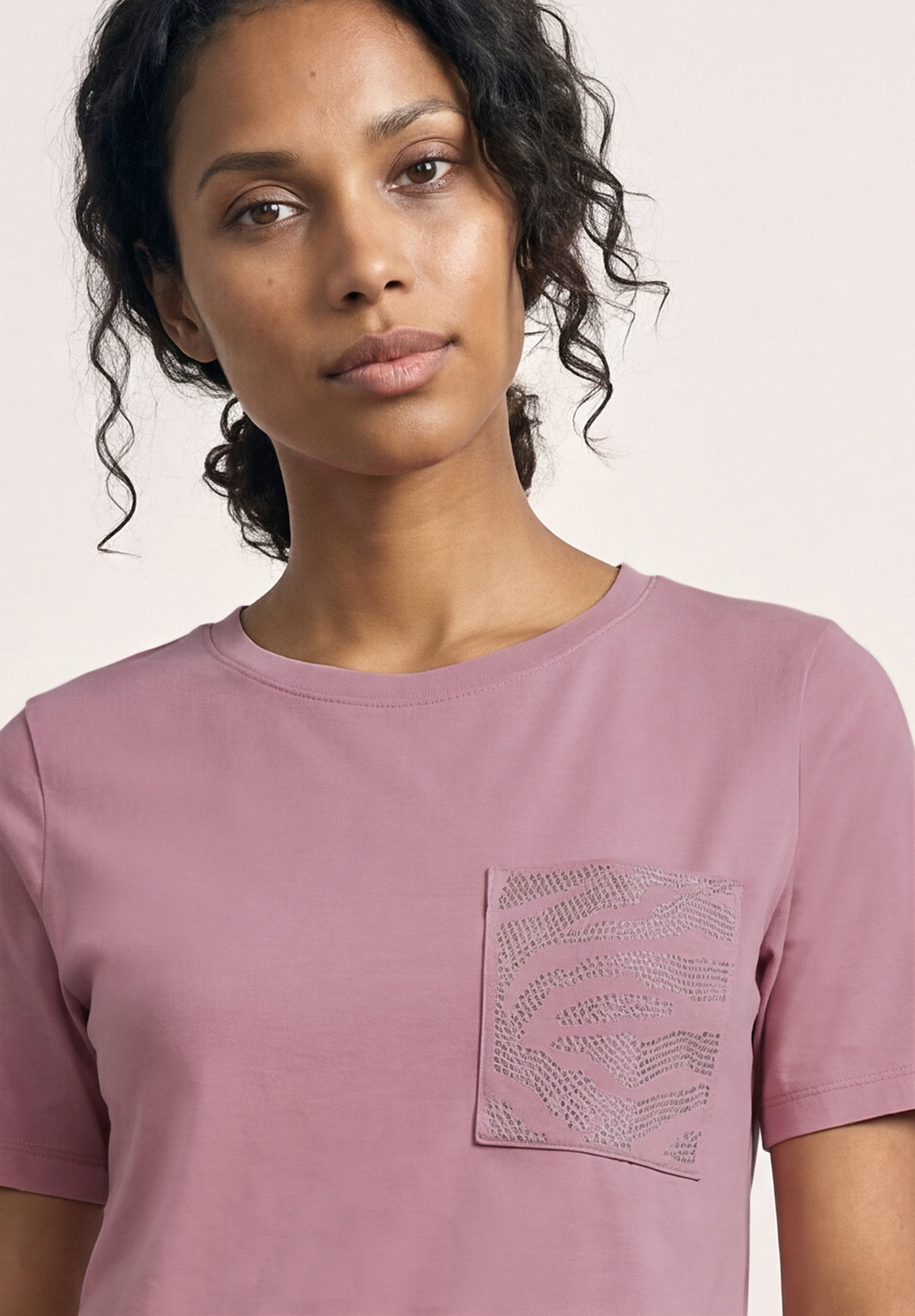 STREET ONE Kurzarmshirt Sommershirt mit Rundhals und Schmucksteinen