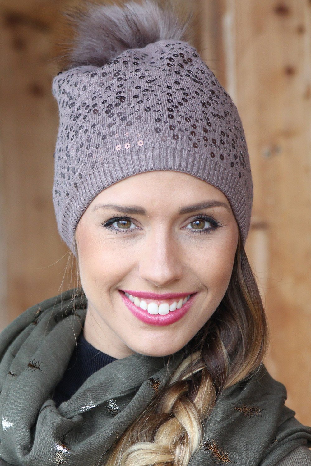 styleBREAKER Bommelmütze Feinstrick Bommelmütze mit Pailletten (1-St) günstig online kaufen