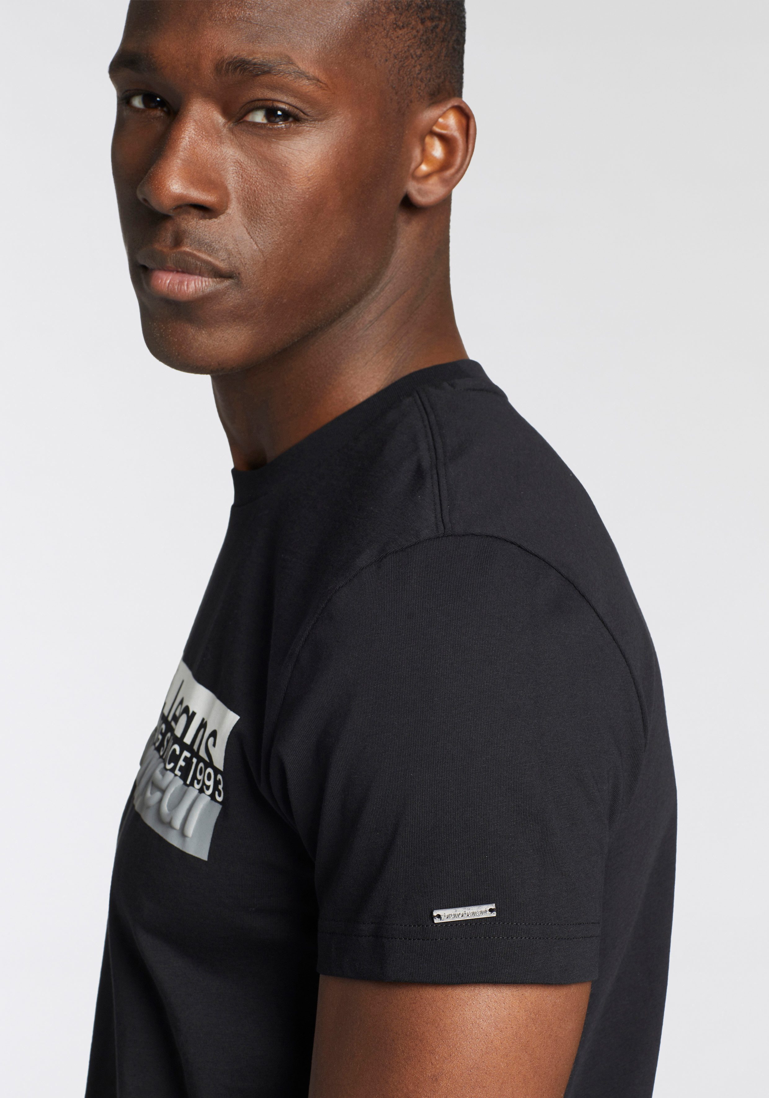 Bruno Banani T-Shirt mit modischem Frontprint