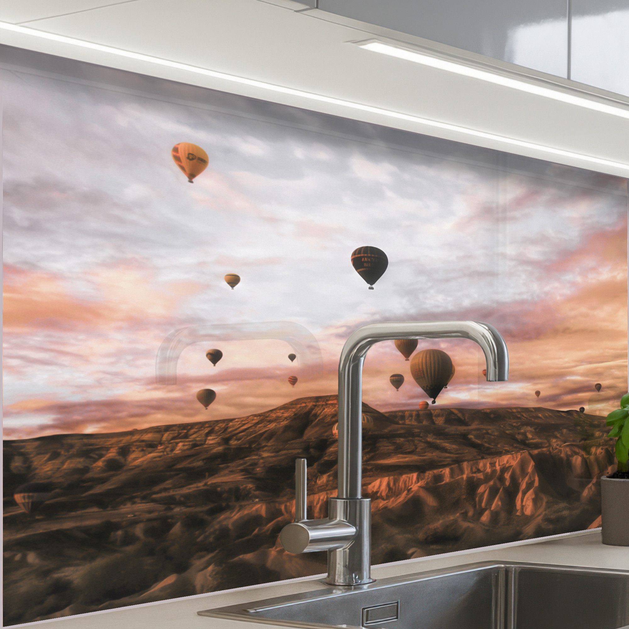 KitchenYeah Küchenrückwand selbstklebend Landschaft - Heißluftballon - Berge - Braun, (1-tlg), Spritzschutz, Küche, Rückwand, Küchenwand, Küchenfront, 80x60 cm