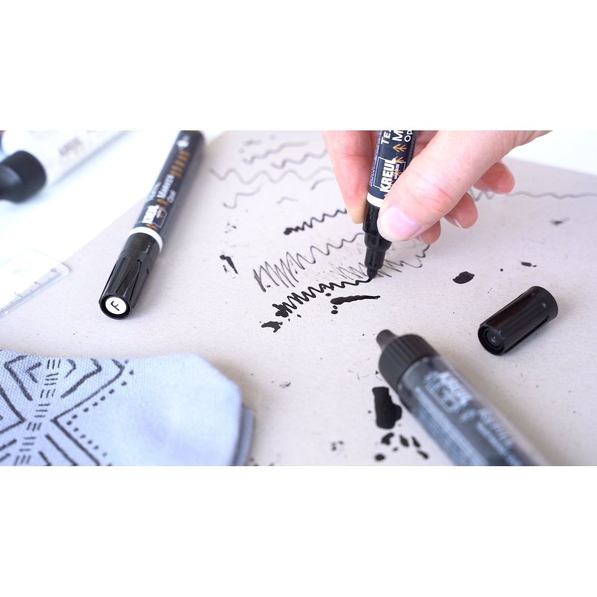 C. KREUL Textilmarker KREUL Textilmarker Opak medium weiß