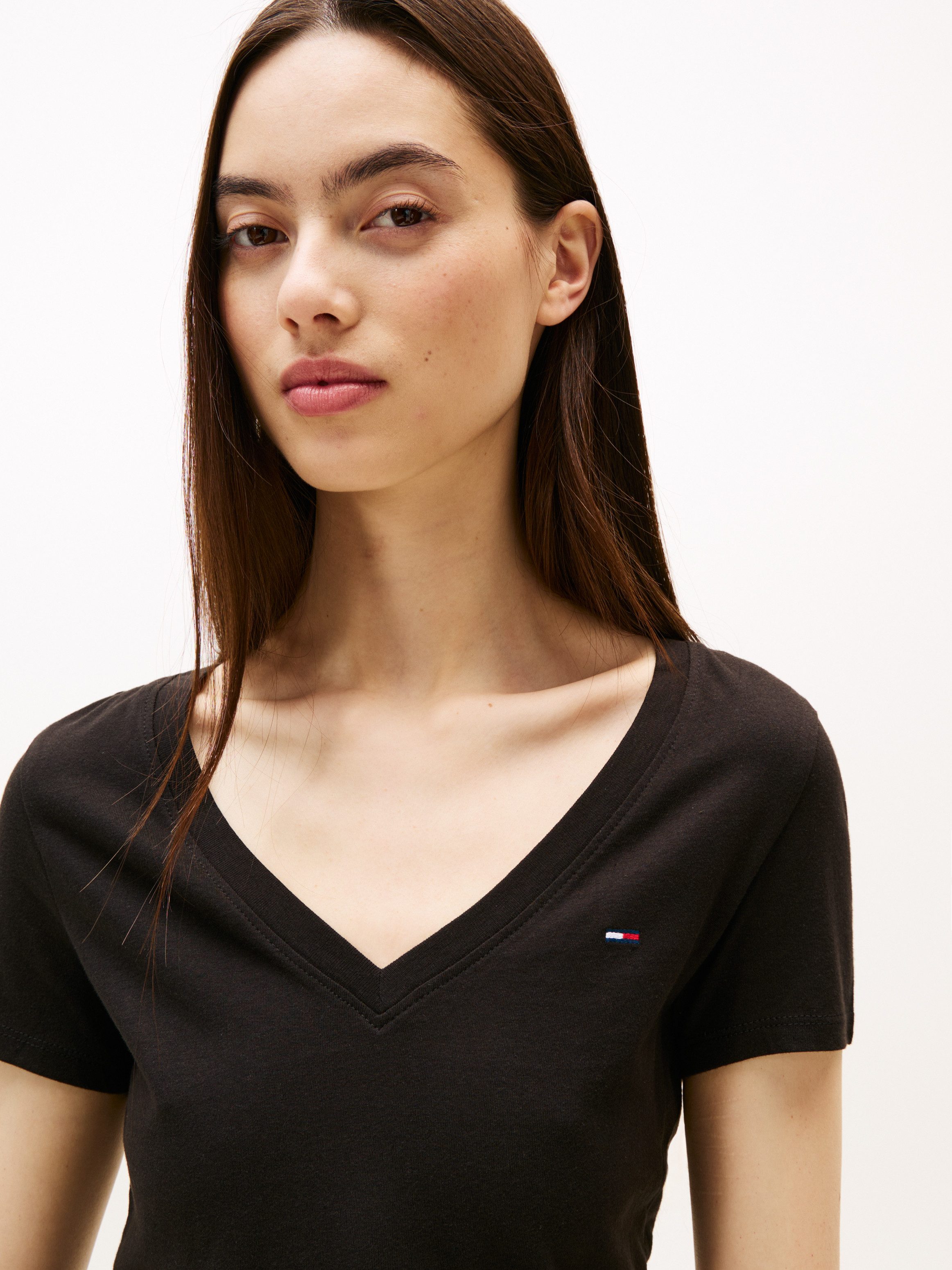 Tommy Jeans T-Shirt TJW 2PACK V-NECK TEE (Packung, 2-tlg., 2-er Pack) mit Logostickerei