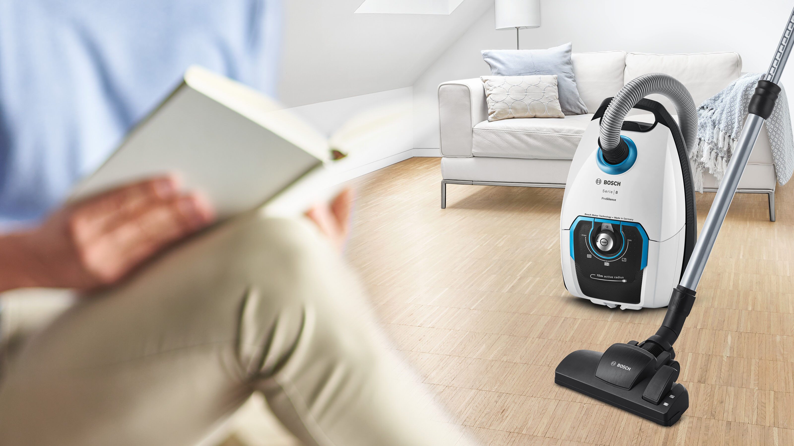 BOSCH Bodenstaubsauger Serie 8 ProSilence BGB75XSIL, Hygiene-Filter, 10 Jahre Motorgarantie, 650 W, mit Beutel, Hartbodendüse, XXL-Polsterdüse, langes Kabel, leise, weiß