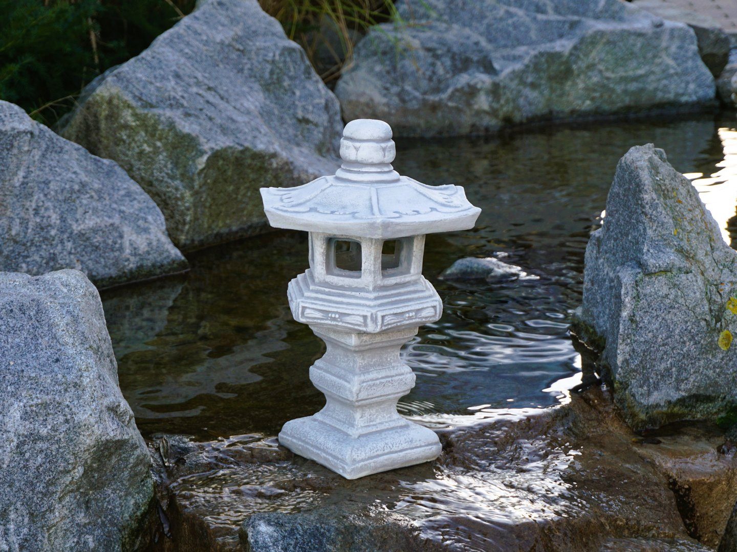 gartendekoparadies.de Gartenfigur Japanische Tachi-Gata Steinlaterne, H. günstig online kaufen