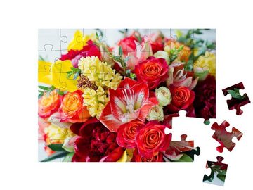 puzzleYOU Puzzle Große rosa Geschenkbox mit hellen Blumen, 48 Puzzleteile, puzzleYOU-Kollektionen Blumensträuße, Blumen & Pflanzen