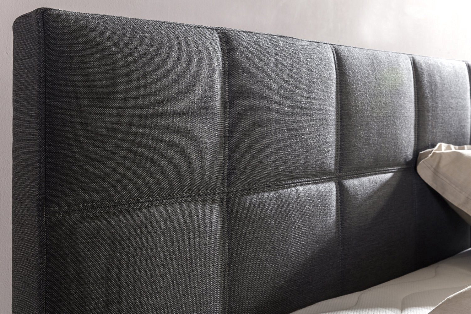 Möbelfreude Boxspringbett Boxspringbett Valina 200x200 cm Anthrazit H2, 200x200 cm Anthrazit H2 niedriges Kopfteil 90 cm Ideal für Dachsschräg