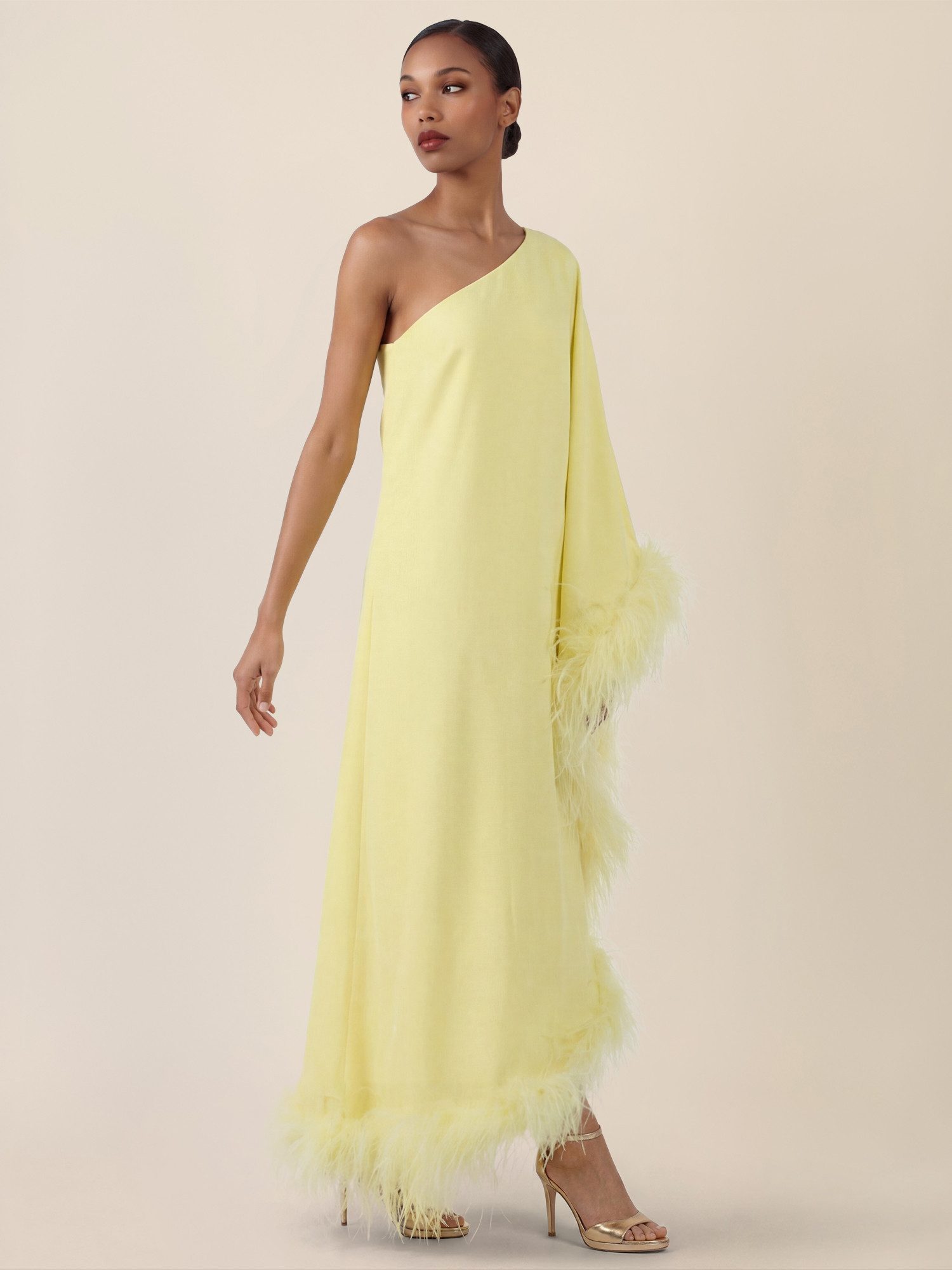 Apart Abendkleid mit Federn