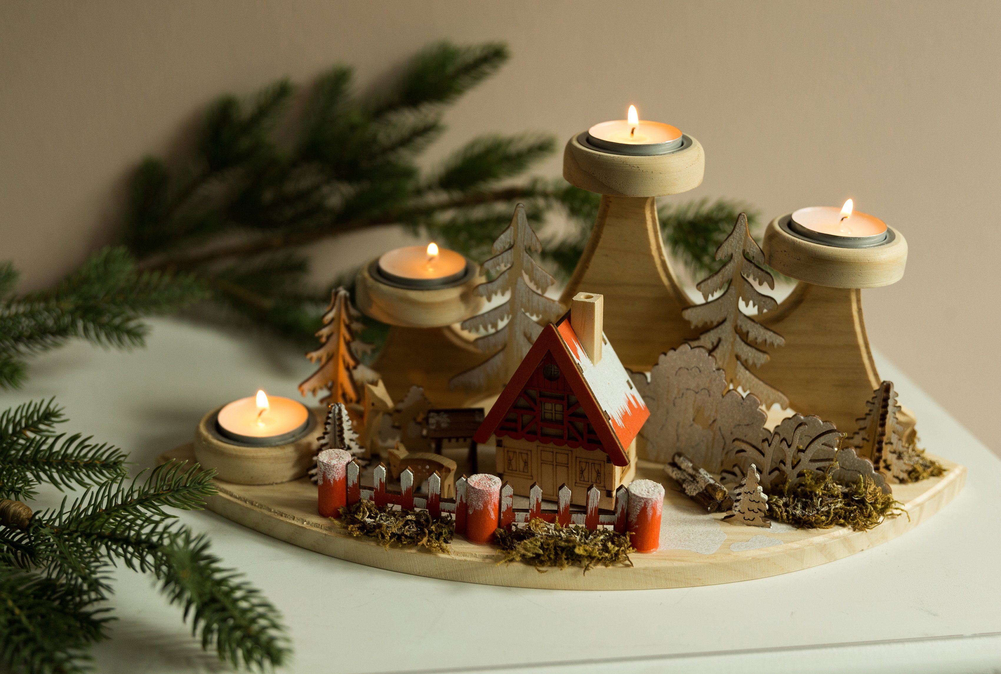 OTTO home Teelichthalter Weihnachtsdeko, Winterlandschaft aus Holz mit Häusern, Rehen, Hirsche (1 St), 4 Adventskerzenhalter klassisch natur-rot oder schlicht w – Bild 5 von 5