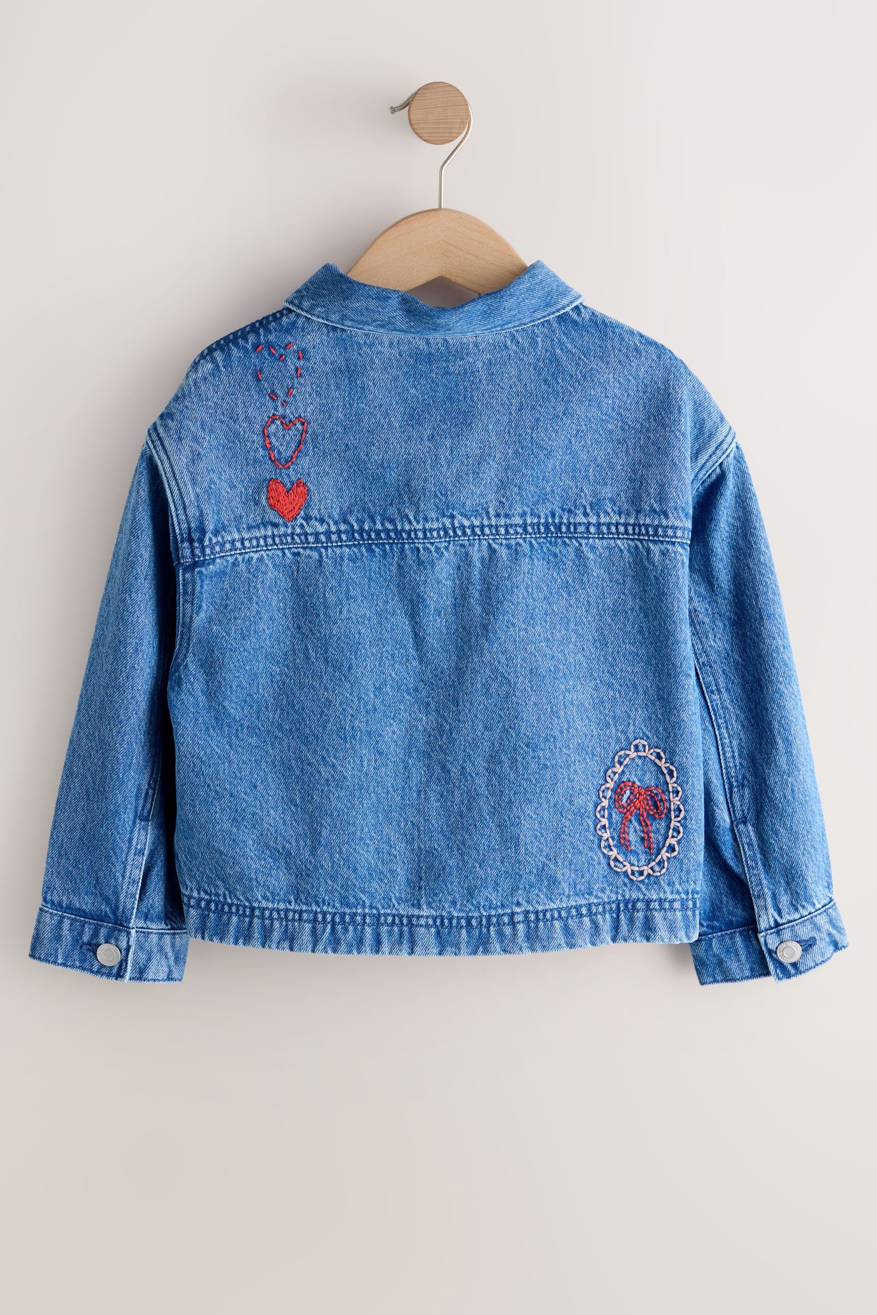Next Jeansjacke Denim-Hemdjacke mit Herz-Stickerei (1-St)