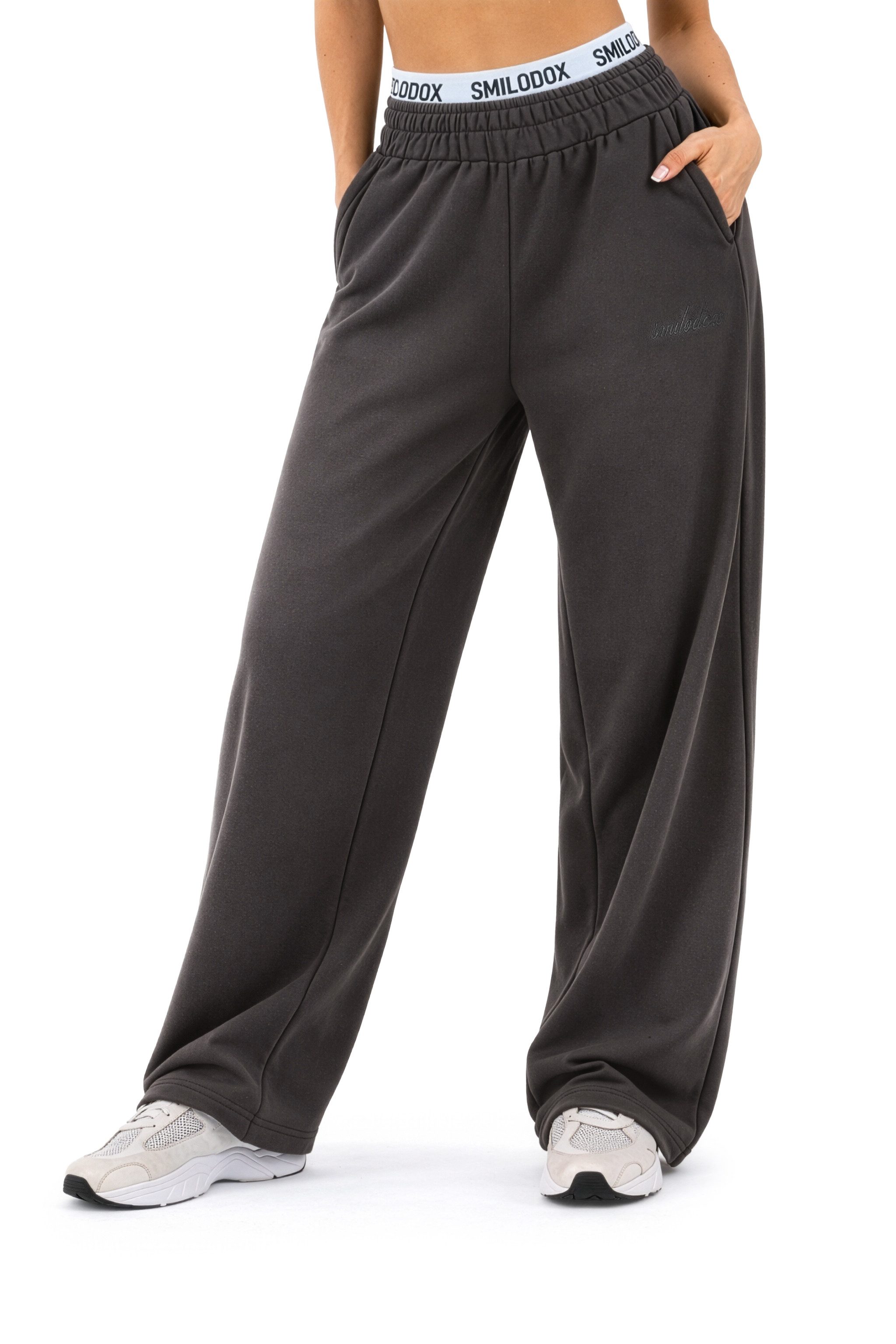 Smilodox Jogginghose Sirel, Trainingshose Damen Oversized Fit Wide-Leg mit Kordelzug Elastischer Bund, Weites Bein, Dezentes Logo, Sport & Freizeit