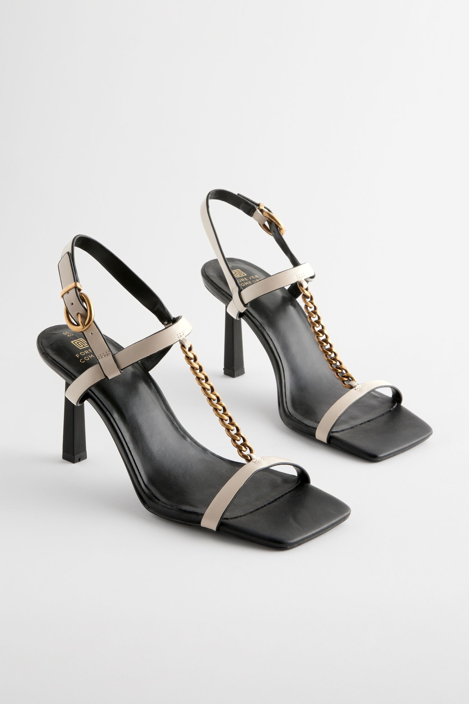 Next Forever Comfort® T-Steg-Sandaletten mit Zierkette T-Strap-Sandalette (1-tlg)