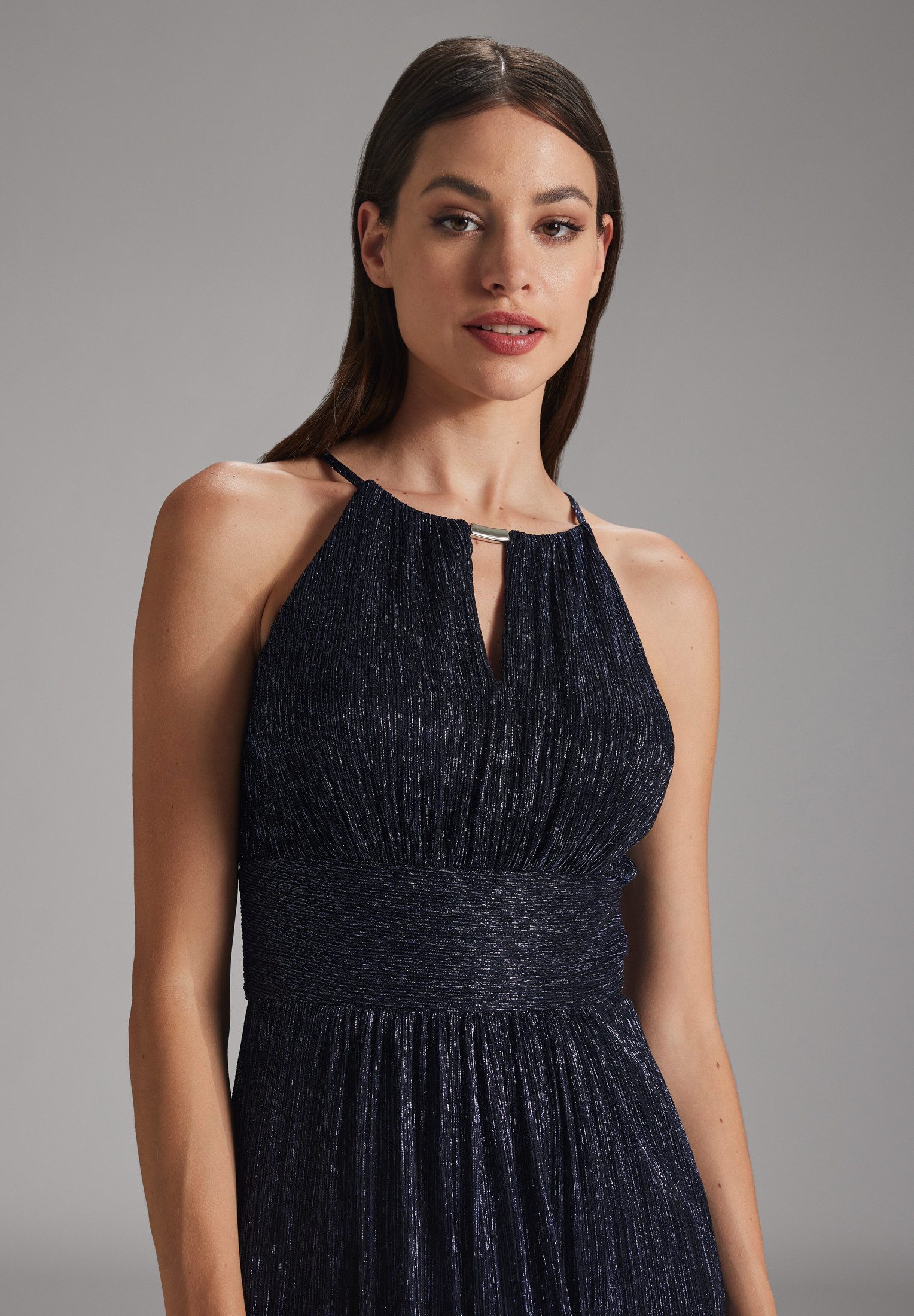SWING Abendkleid - Plissiertes Jersey-Abendkleid mit Metallic-Fäden Taillierte Passform mit fließendem Rockteil