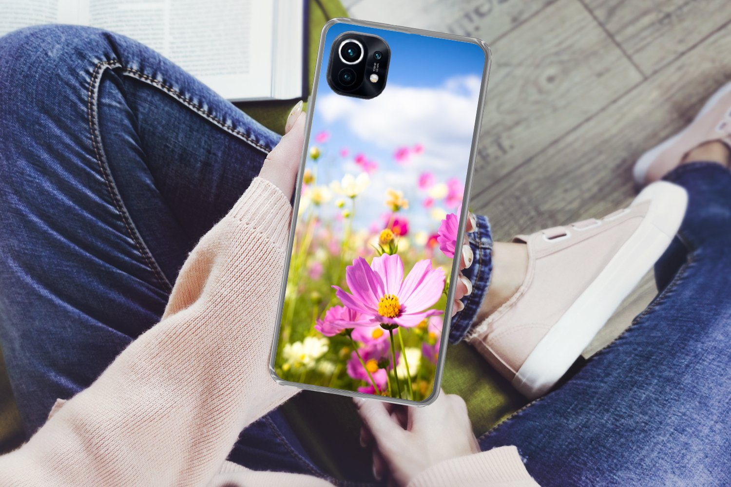 MuchoWow Handyhülle für Xiaomi Mi 11 Blumen - Wiese - Lila - Gras - Weiß - Wolken - Blau, Phone Case, Silikon, Schutzhülle Dünn