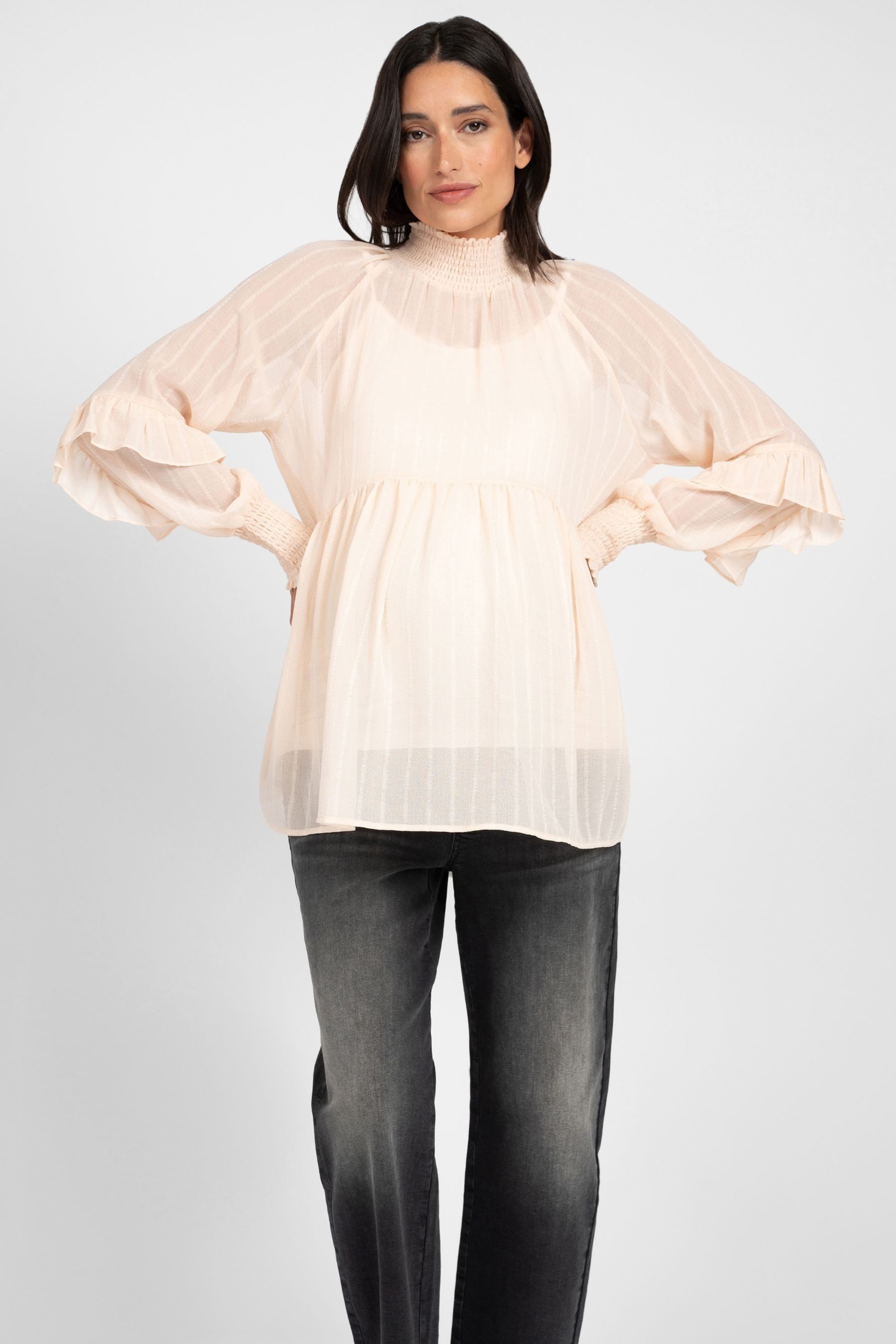 Seraphine Kurzarmbluse Seraphine Schwangerschaftssrüschenbluse (1-tlg) – Bild 4 von 5