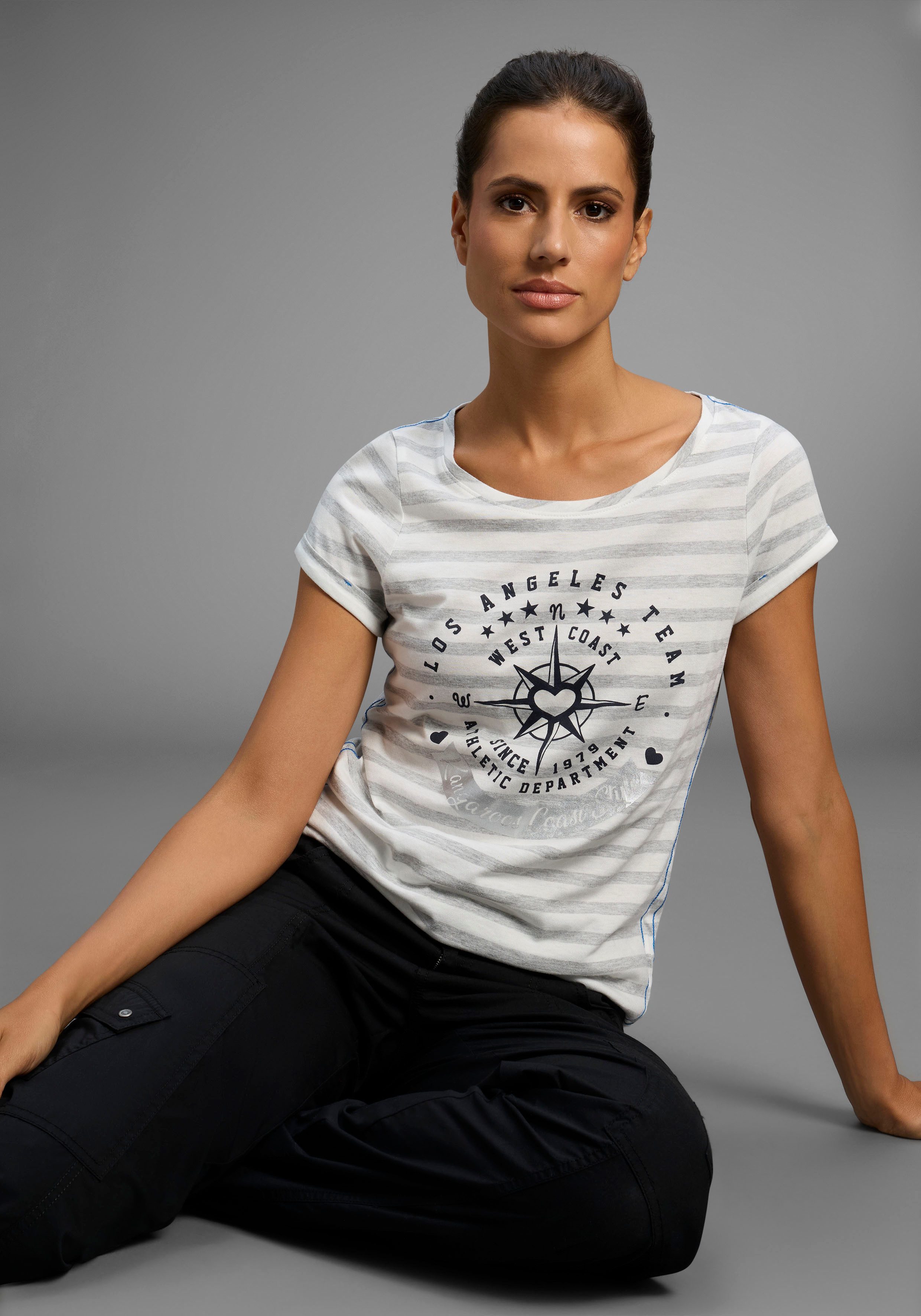 KangaROOS Print-Shirt Kurzarm, figurbetonter Schnitt, mit Metallic-Print