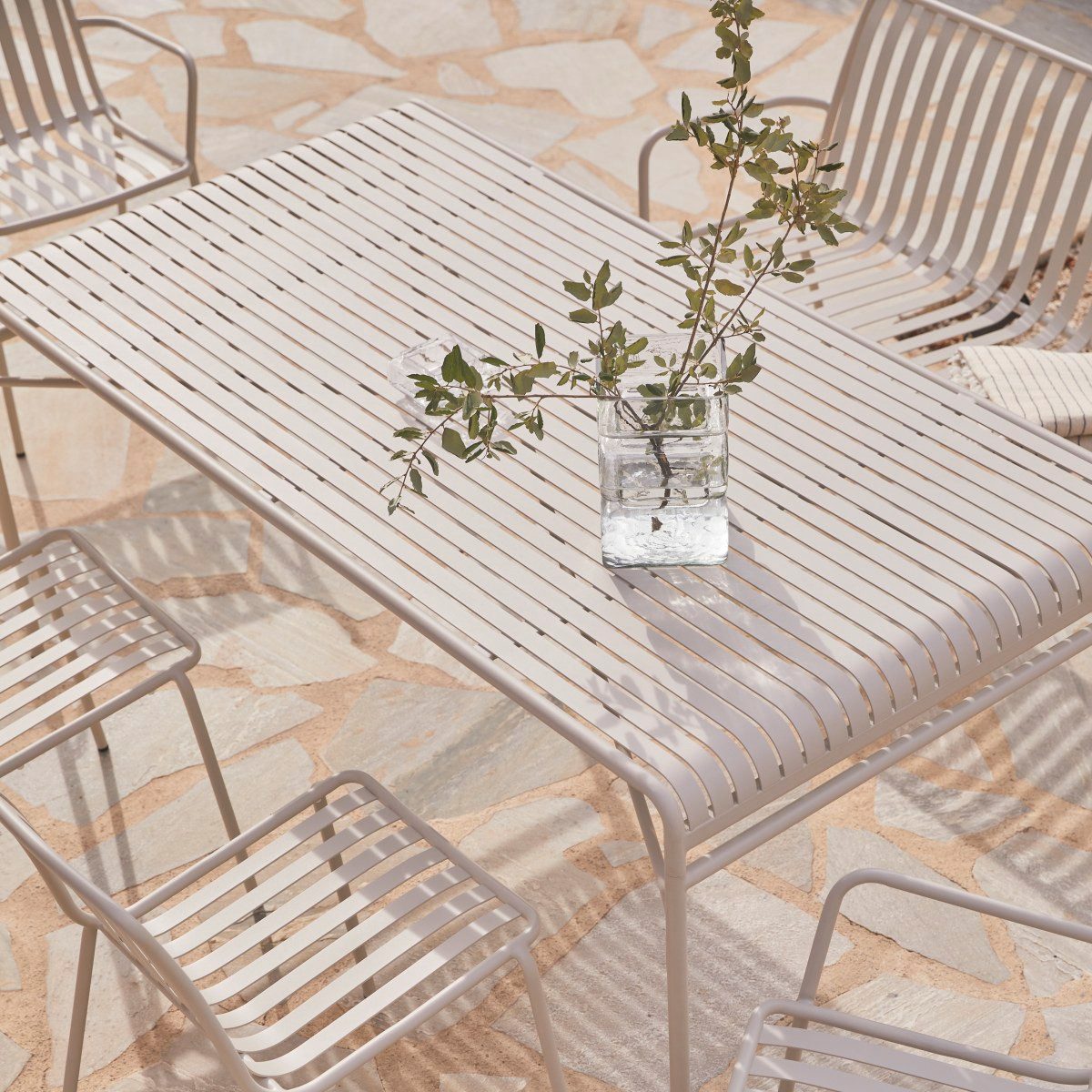 Tikamoon Gartenstuhl Gartenstuhl Gaby aus cremefarben beschichtetem Metall