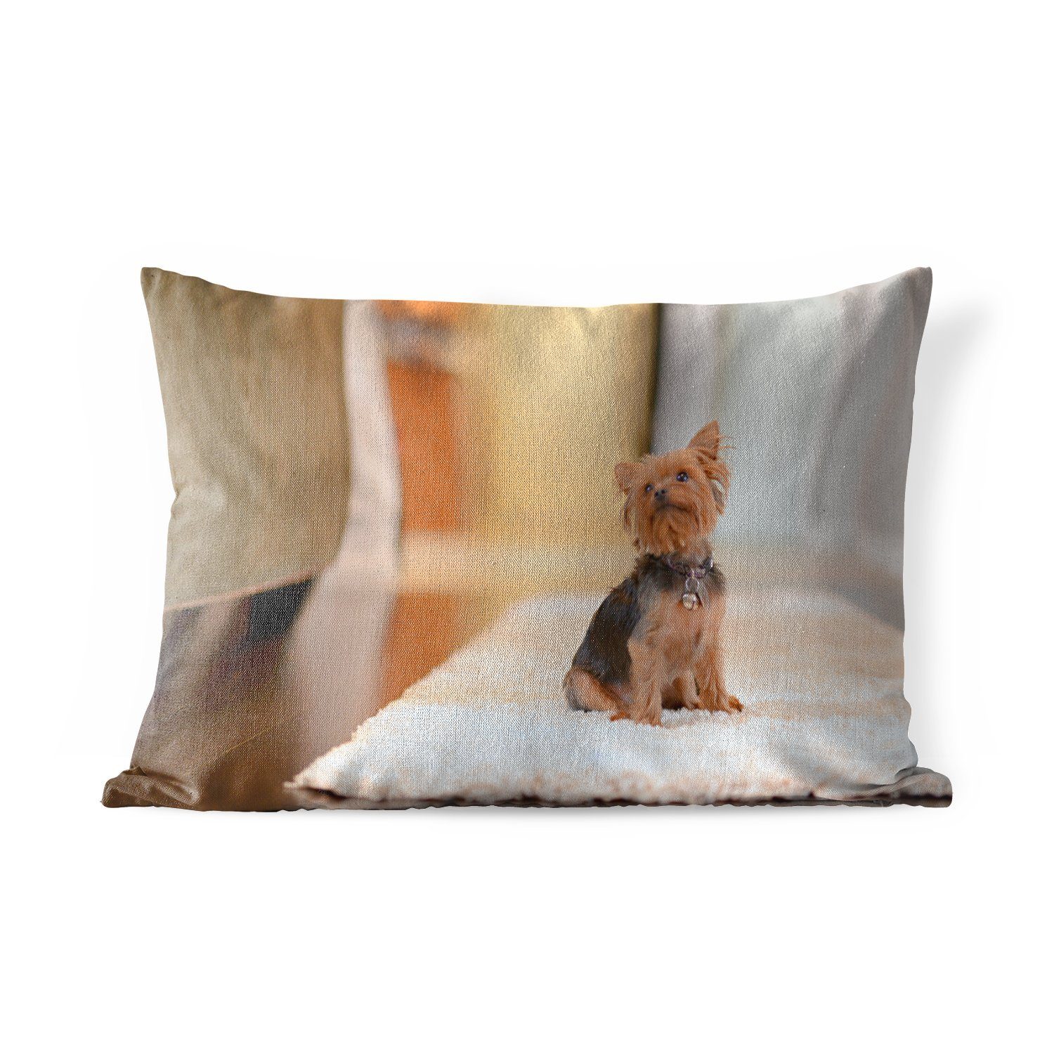 MuchoWow Dekokissen Ein kleiner Yorkshire Terrier sitzt auf einem Teppich, Outdoor-Dekorationskissen, Polyester, Dekokissenbezug, Kissenhülle