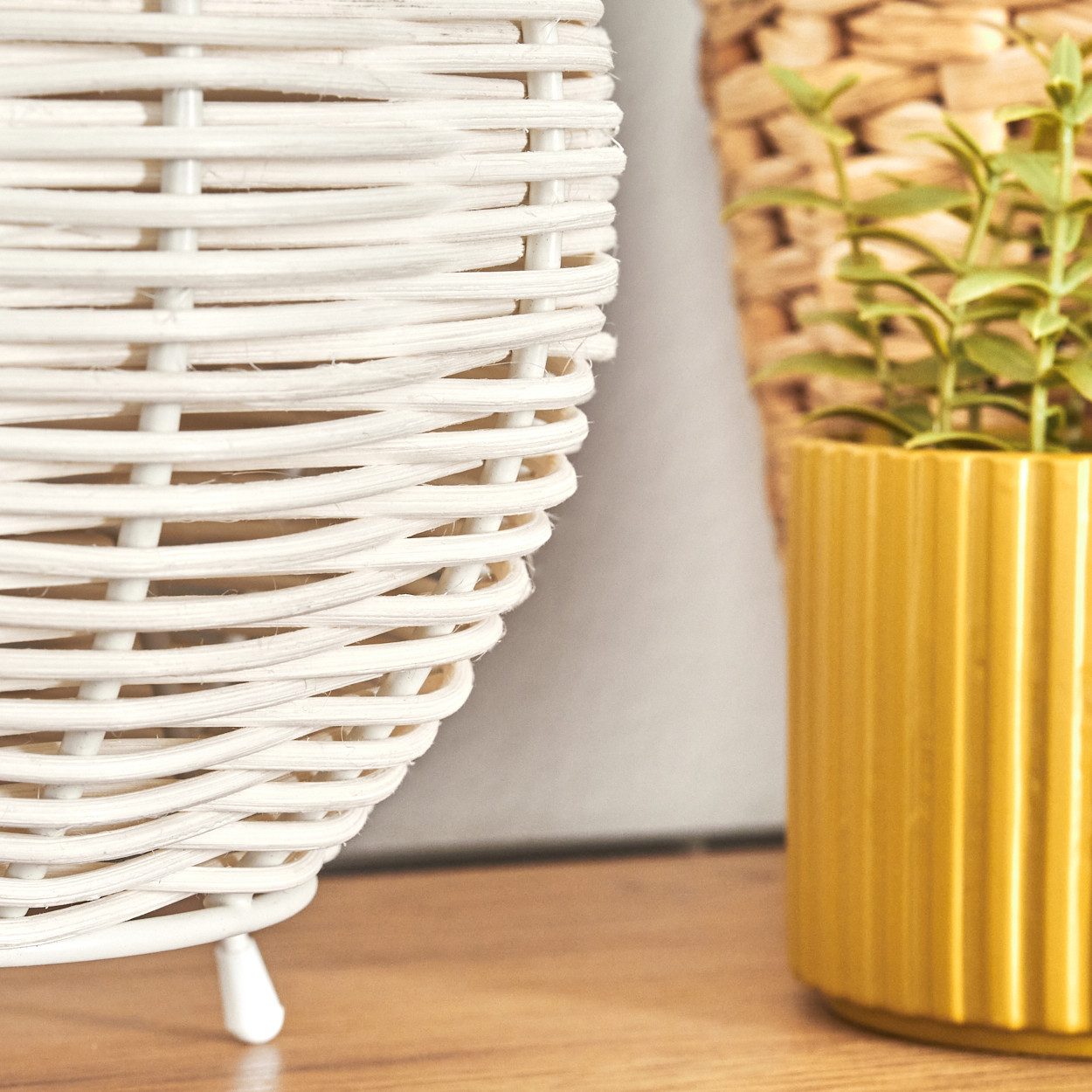 hofstein Tischleuchte Tischlampe aus Metall/Rattan in Beige/Weiß, ohne Leuchtmittel, Schirm aus Rattan (16 cm), An/-Auschalter, 1x E14, ohne Leuchtmittel