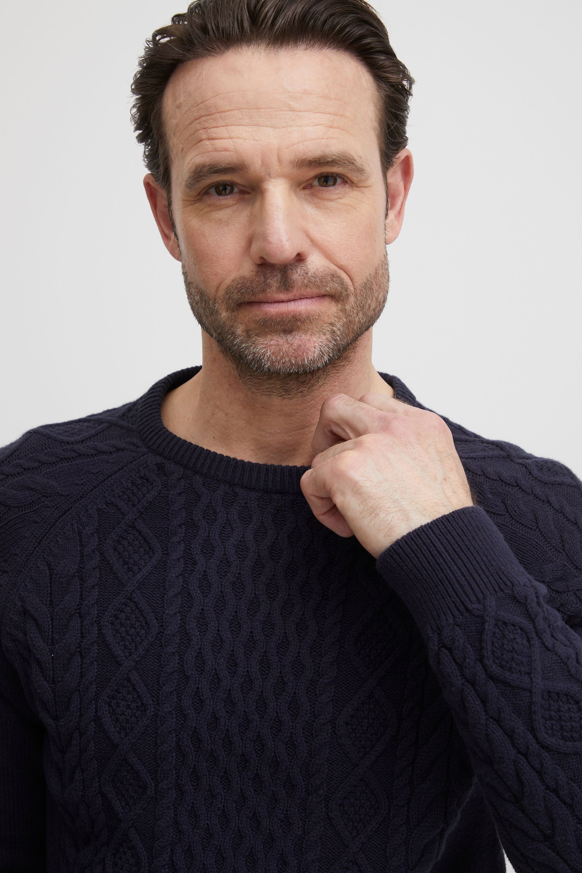 FQ1924 Strickpullover FQKyle Modischer Strickpullover mit Zopfstrick Muster