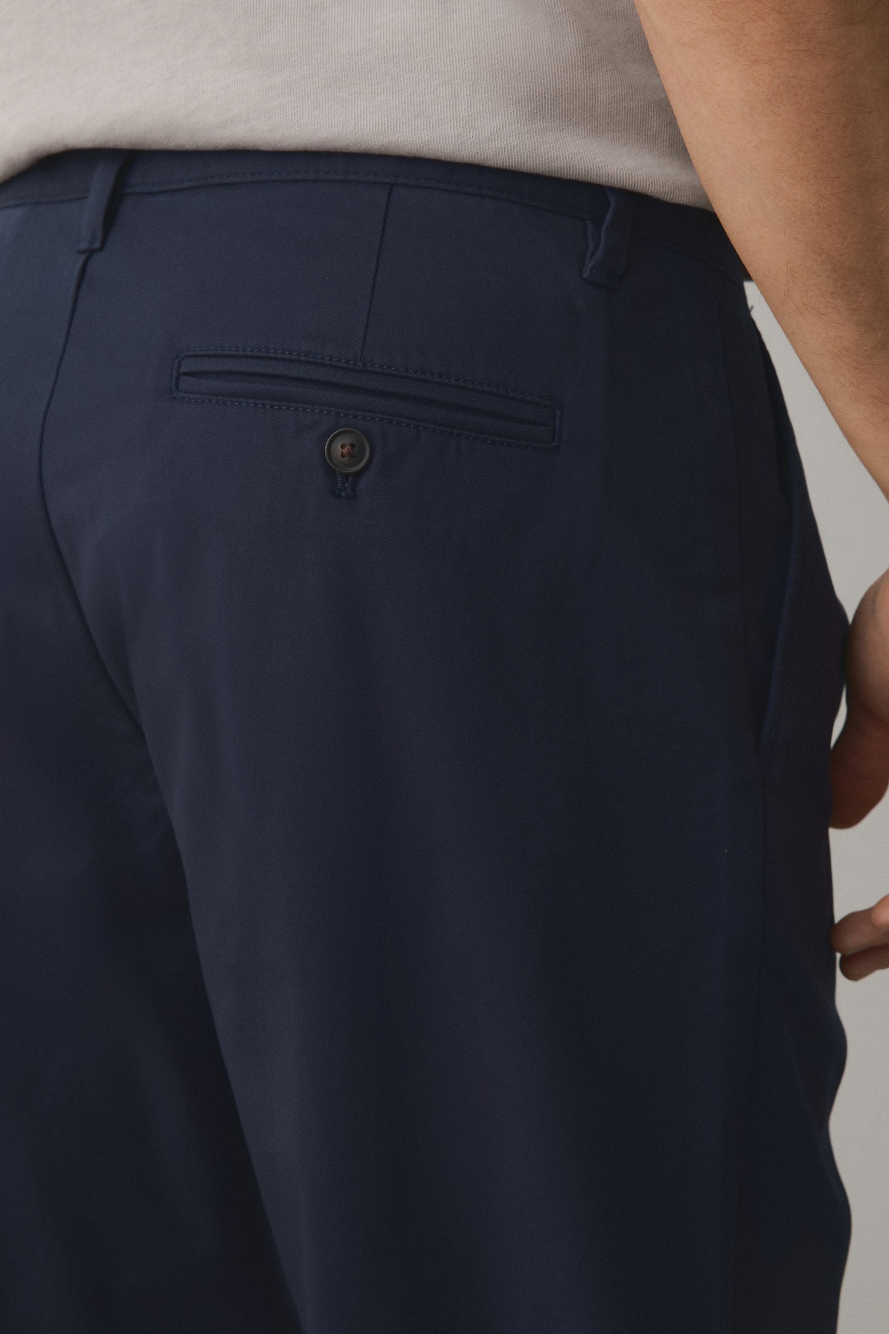 Next Chinohose Relaxed Fit Stretch-Chinohose mit konischem Bein (1-tlg)