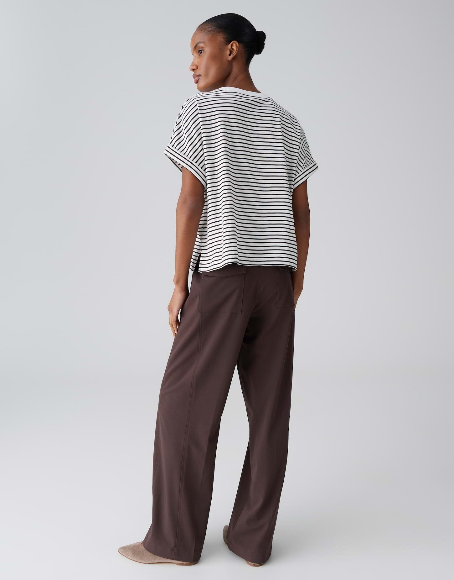 OPUS Kurzarmshirt Gestreiftes T-Shirt aus BCI Cotton Mix Slim Fit Figurbetonter Schnitt, kontrastfarbene Rippbündchen