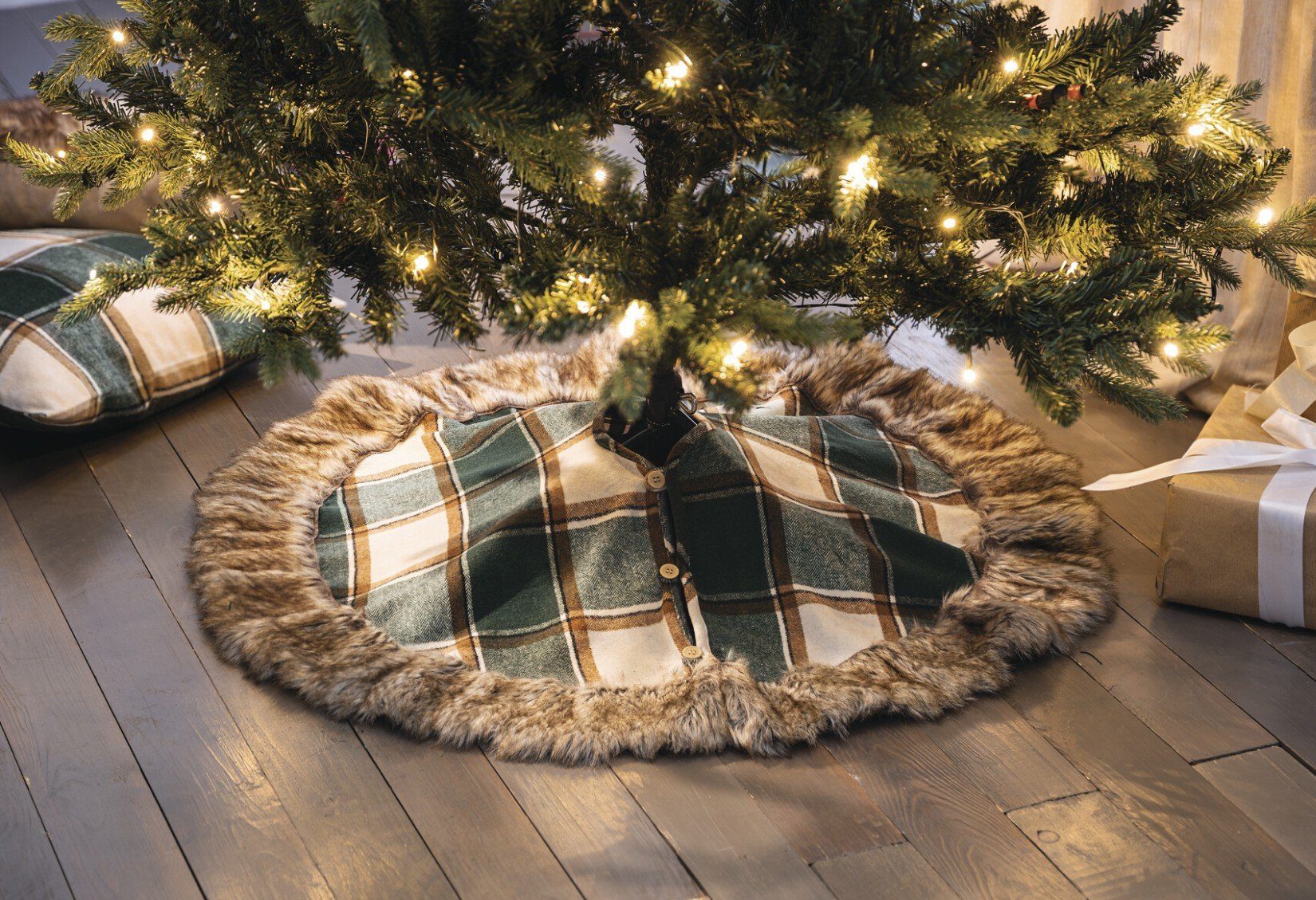 Dekoleidenschaft Weihnachtsbaumdecke aus cm, Weihnachtsbaumrock Christbaumdecke, in Decke Farben, Kragen Umrandung Rock Teppich Kunstfell kariert versch. 90 Weihnachtsbaum (1-tlg), Ø