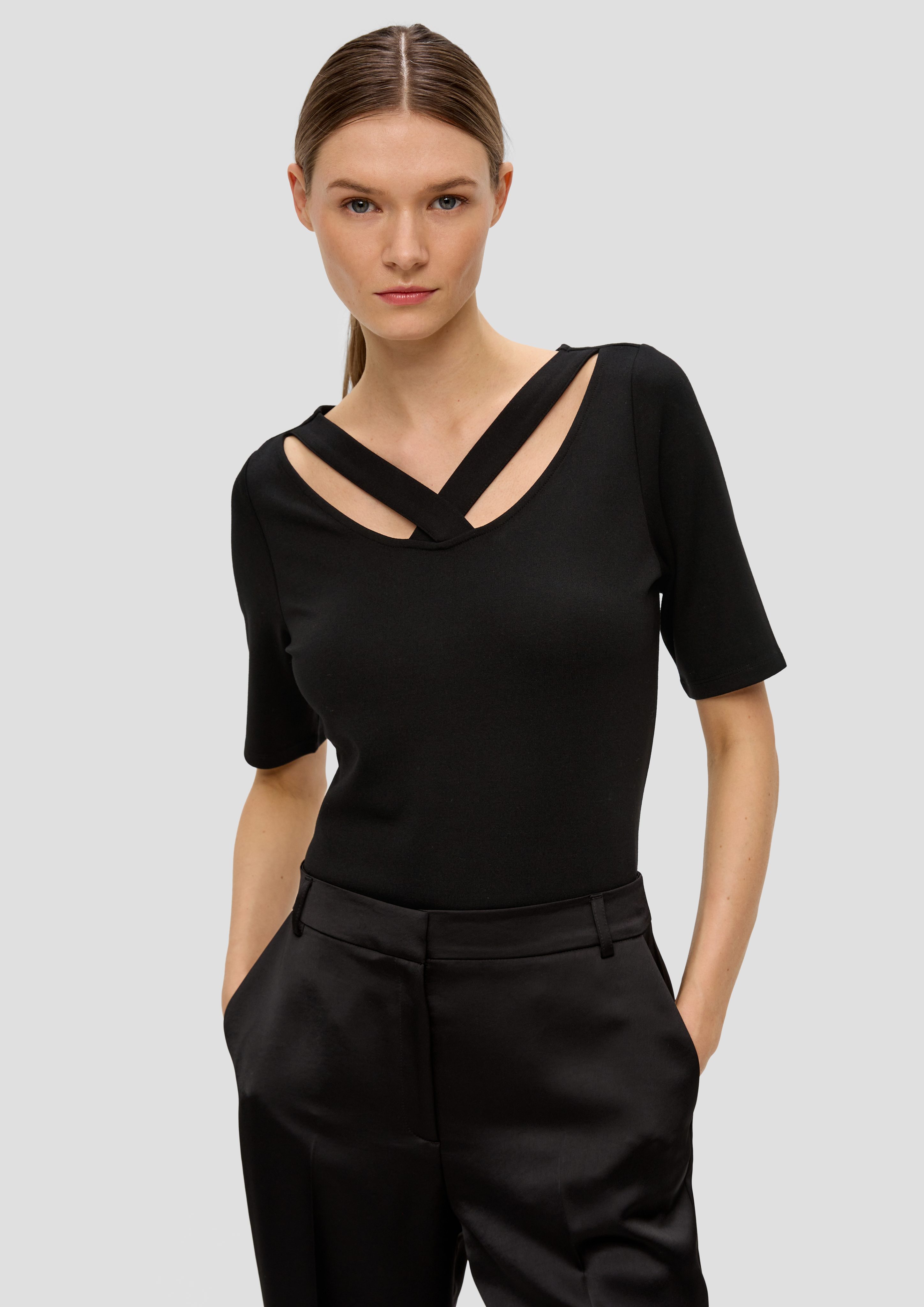 s.Oliver BLACK in elastischer T-Shirt mit Interlockjersey weich, Kurzarmshirt LABEL Cut-out Qualität, Cut Out,