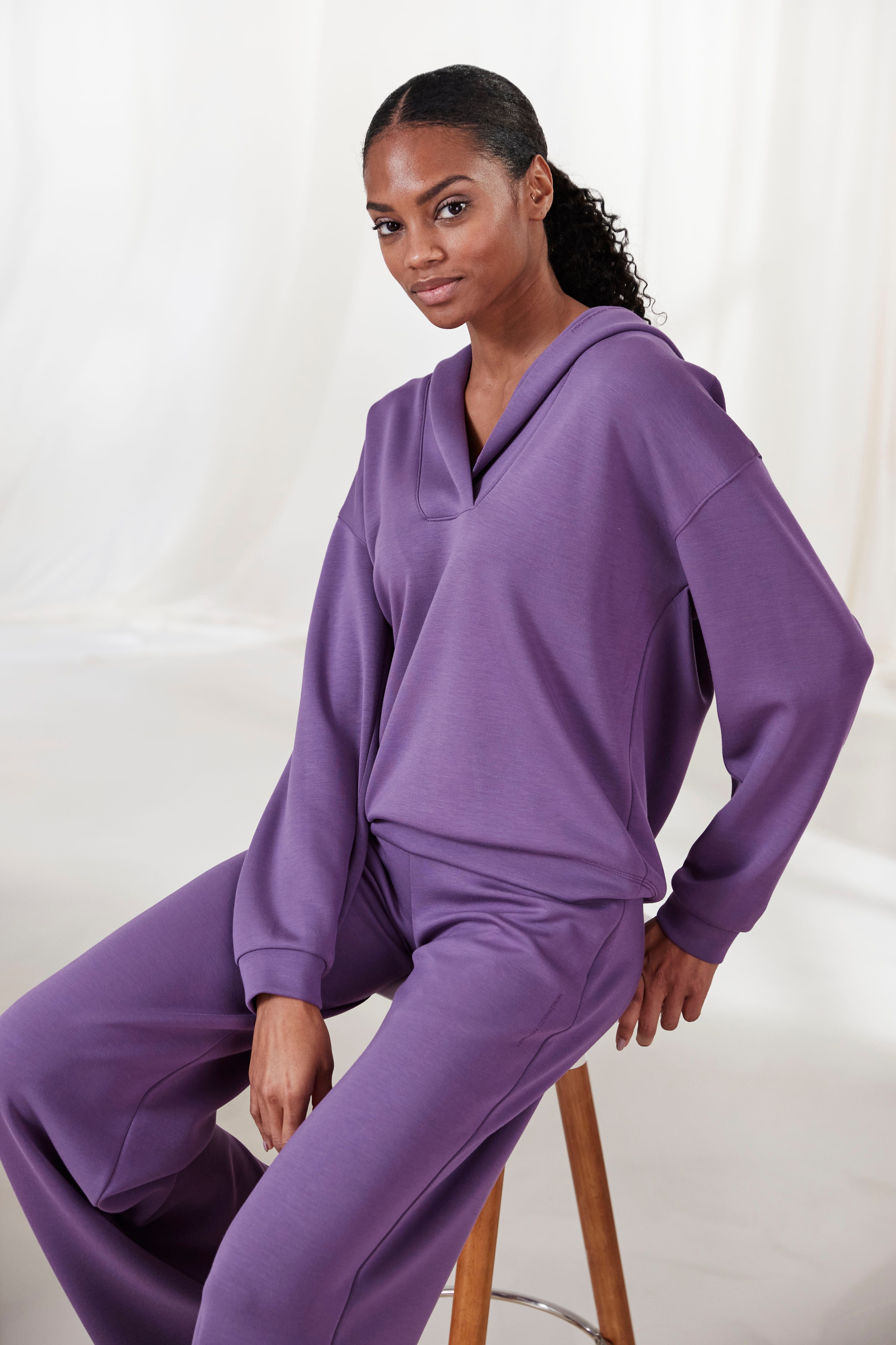 French Connection Hoodie mit V-Ausschnitt und breitem Kragen, Loungewear