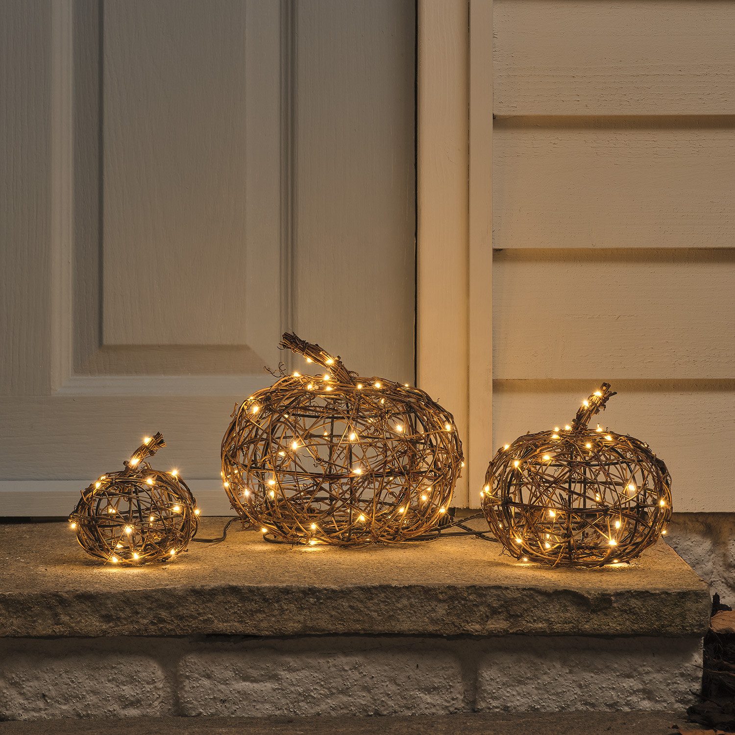 Lights4fun LED Dekolicht 3er Set LED-Kürbis-Deko für außen aus Weidegeflecht mit Timer