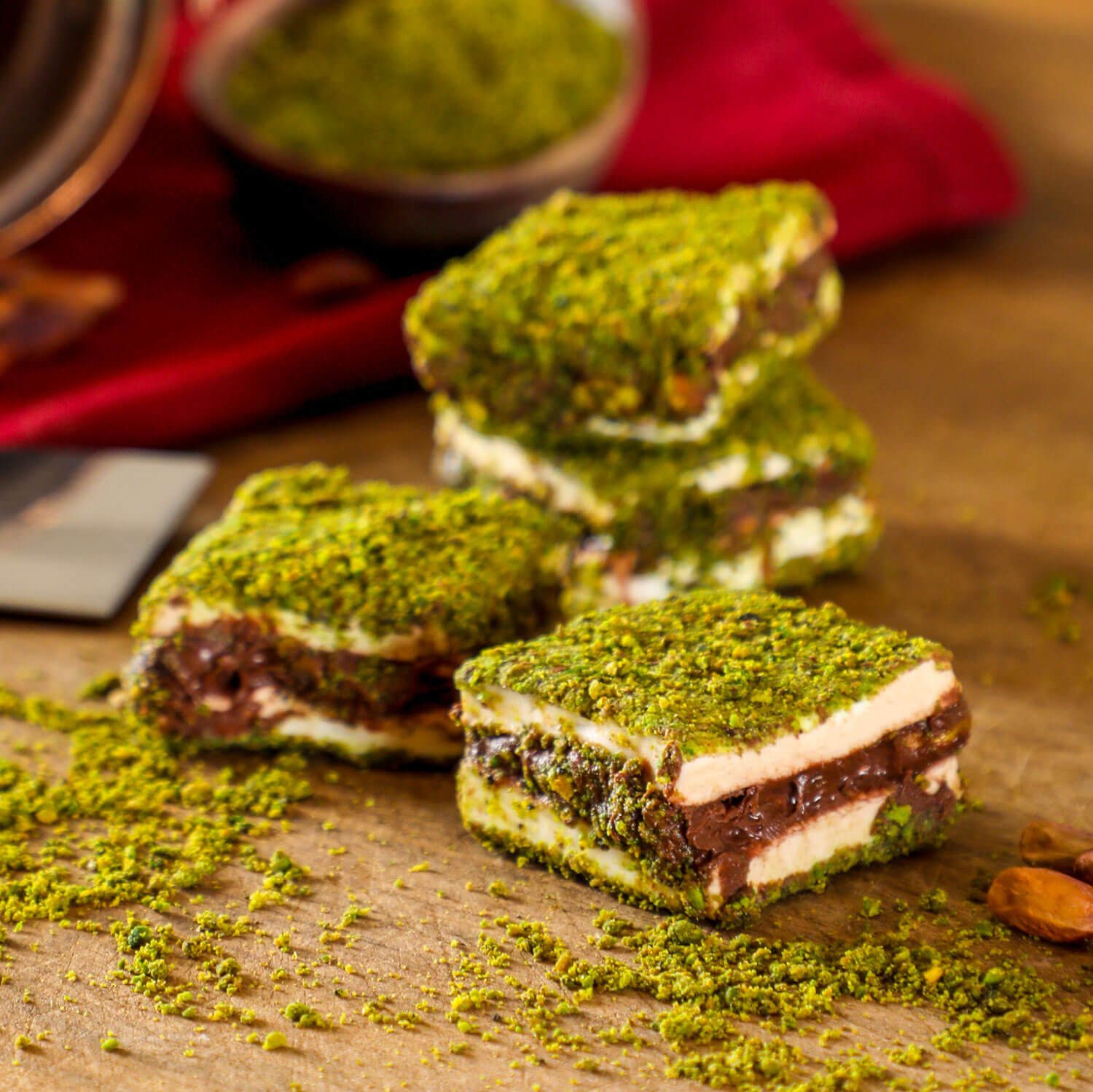 Hacı Şerif Süßigkeit Türkischer Honig mit Schokolade & Pistazie – 250 g – Halal