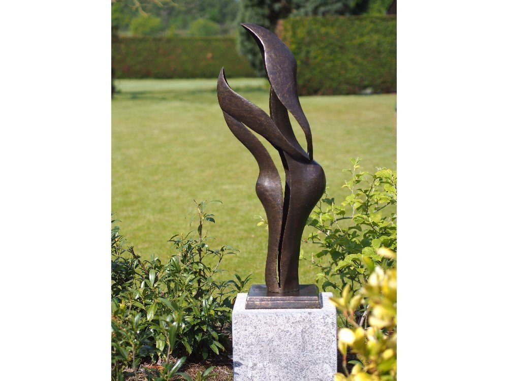 IDYL Gartenfigur IDYL Bronze-Skulptur Moderne Skulptur "Harmony", Bronze – sehr robust – Langlebig – witterungsbeständig gegen Frost, Regen und UV-Strahlung. Die Modelle werden in Wachsausschmelzverfahren in Bronze gegossen und von Hand patiniert.