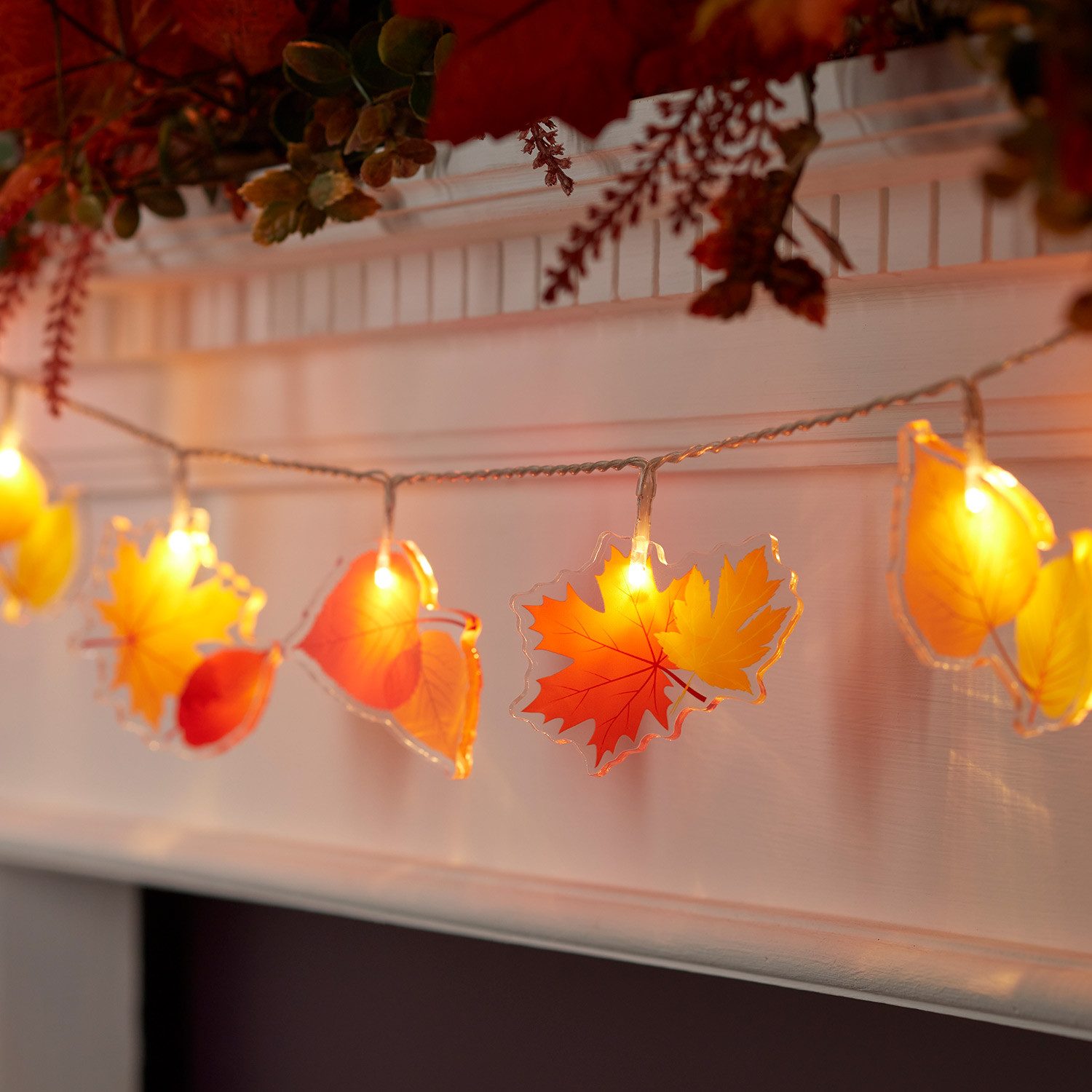 Lights4fun LED-Lichterkette 12er Lichterkette Herbstblätter