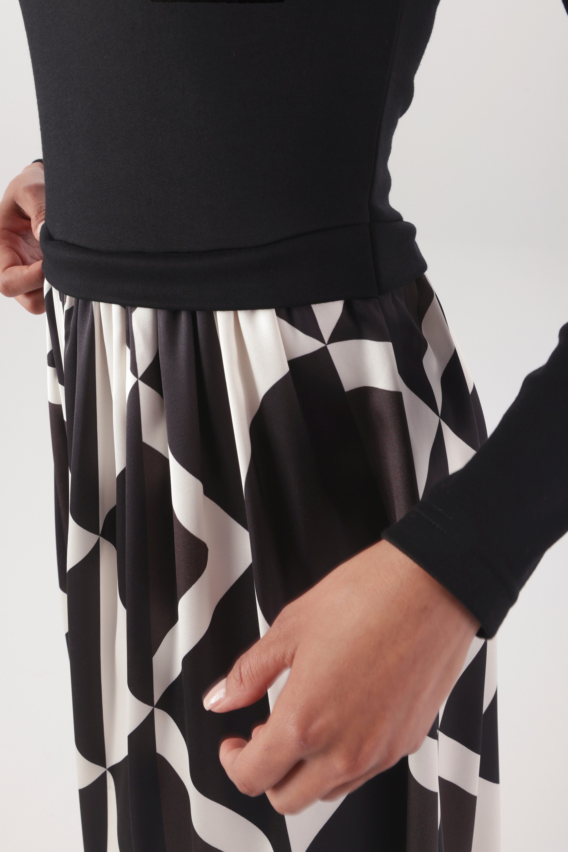 Aniston SELECTED Midikleid im Materialmix - NEUE KOLLEKTION – Bild 3 von 5