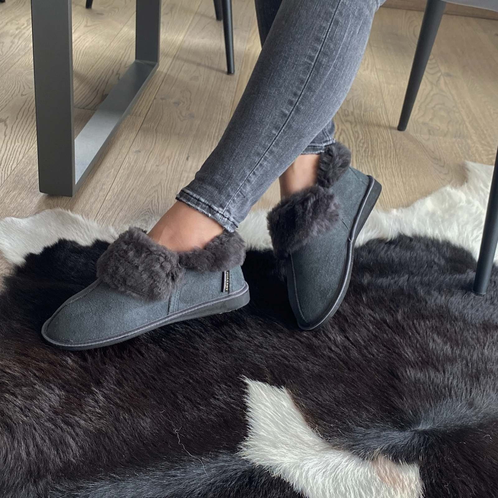 Hollert Hausschuh Kanada Grau Hüttenschuhe Fellschuhe Echtleder Merino Schaffell